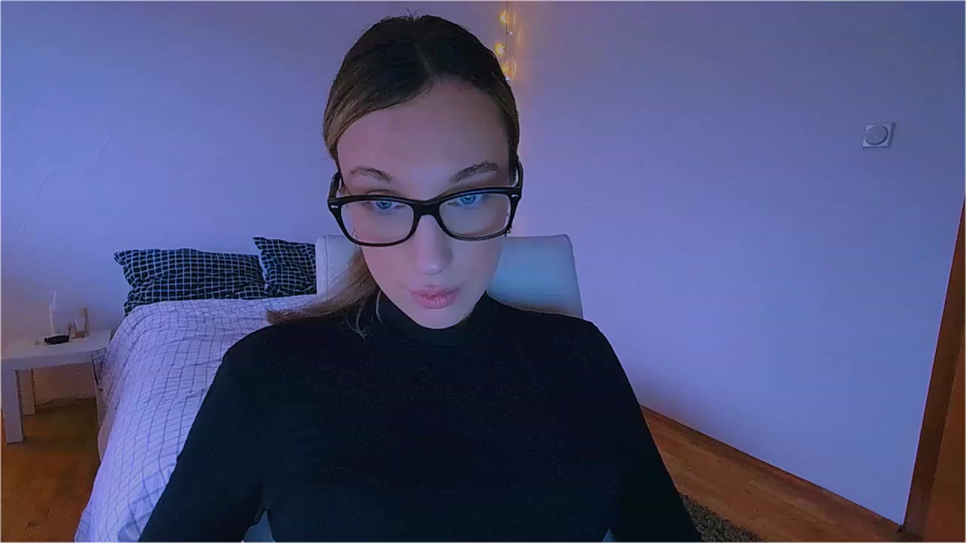 Gallery image thumbnail from lIIlIIum's myfreecams stream on, 12/08/2022, 13:16 image 2 of 20