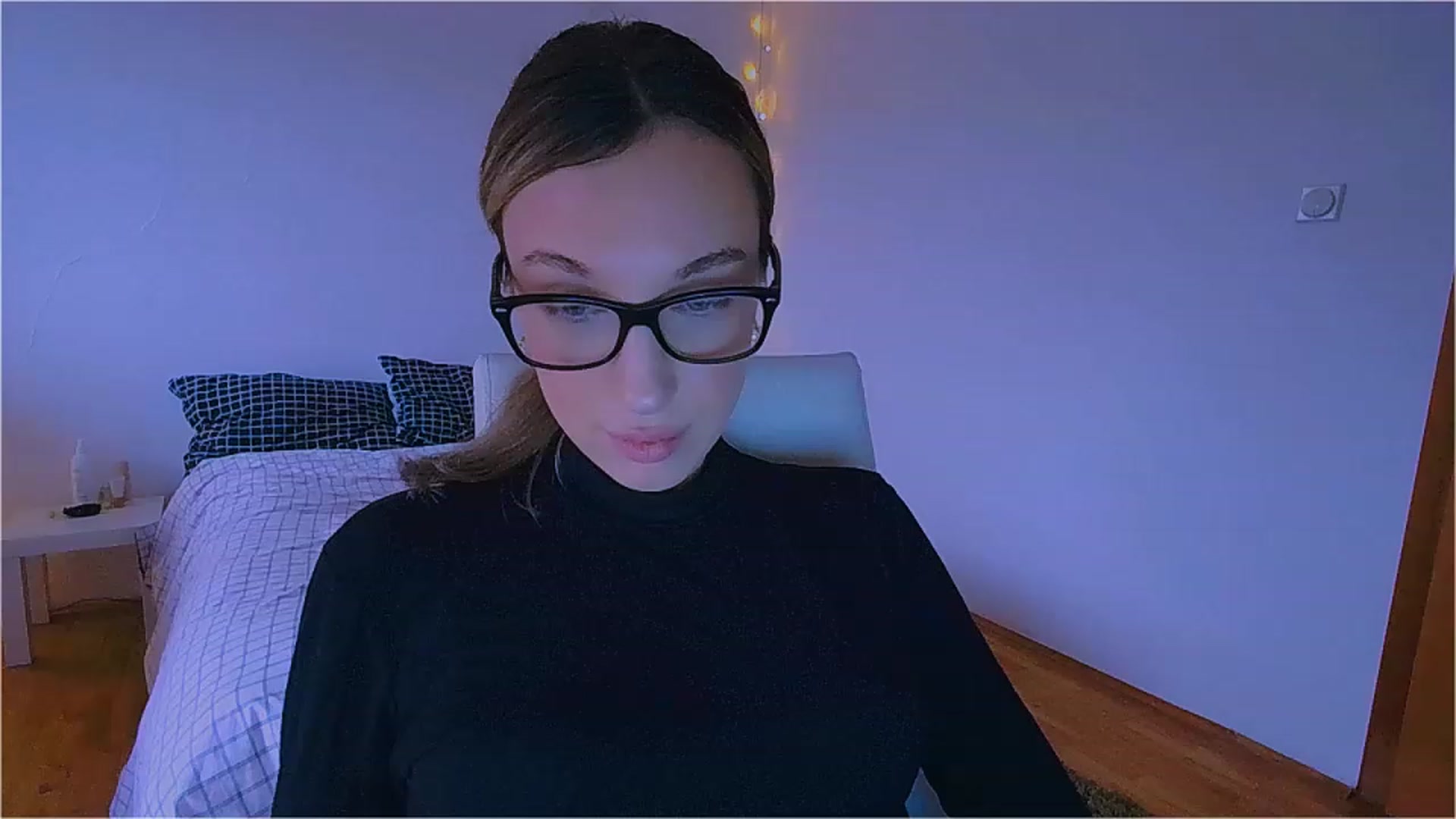 Gallery image thumbnail from lIIlIIum's myfreecams stream on, 12/08/2022, 13:16 image 1 of 20