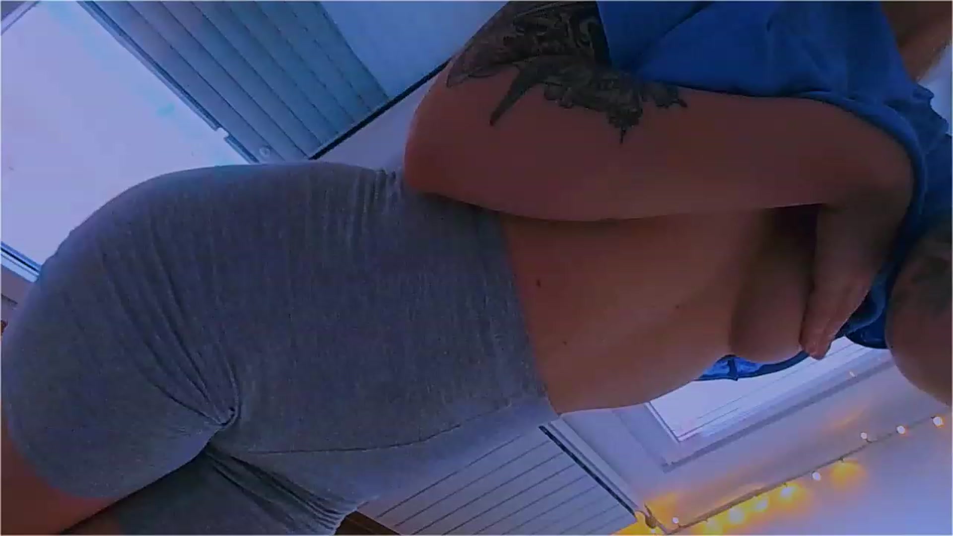 Gallery image thumbnail from lIIlIIum's myfreecams stream on, 12/23/2022, 15:06 image 3 of 20