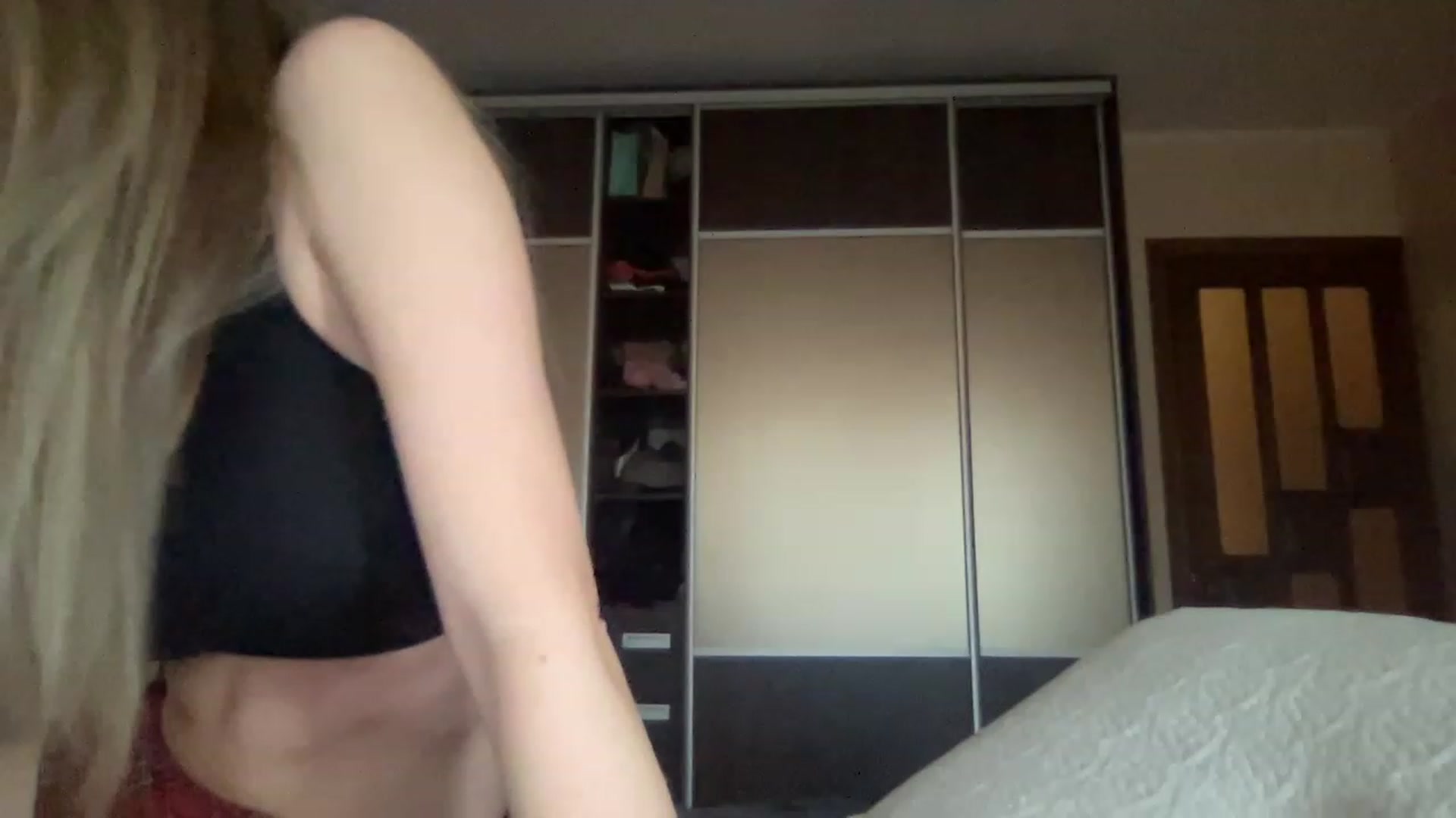 Gallery image thumbnail from lNesquikim's myfreecams stream on, 12/10/2022, 07:45 image 2 of 20