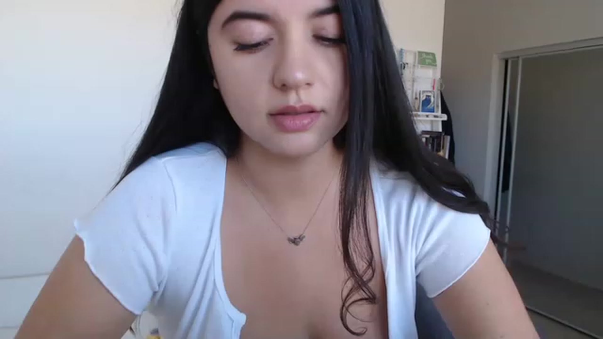 Gallery image thumbnail from lPEEPl's myfreecams stream on, 11/25/2022, 19:48 image 11 of 20