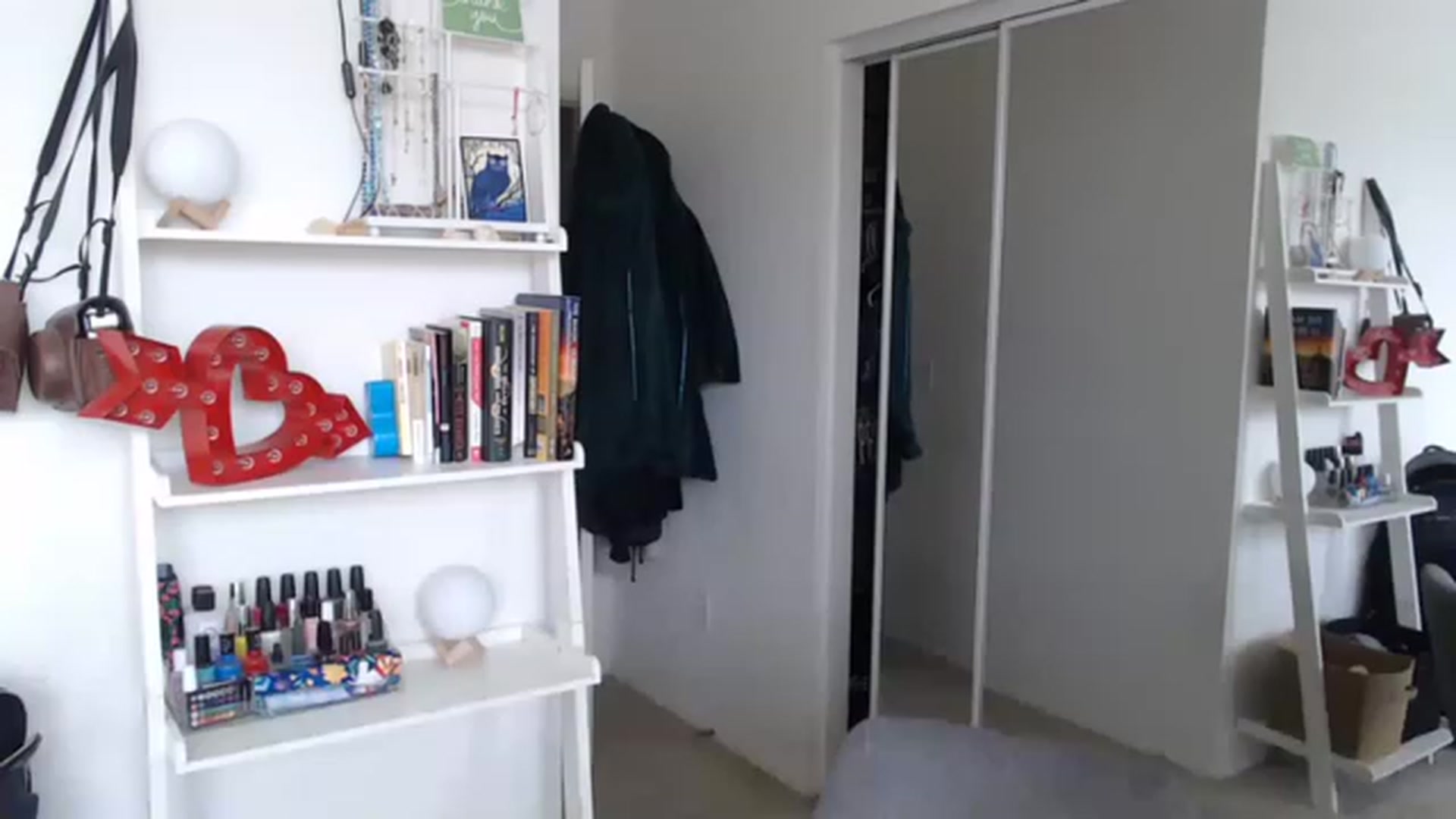 Gallery image thumbnail from lPEEPl's myfreecams stream on, 04/14/2023, 20:49 image 10 of 20