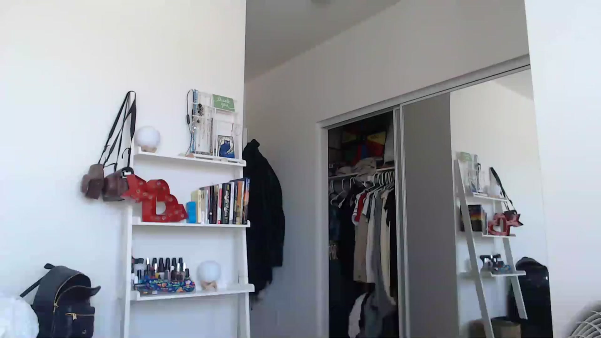 Gallery image thumbnail from lPEEPl's myfreecams stream on, 04/16/2023, 19:52 image 3 of 20