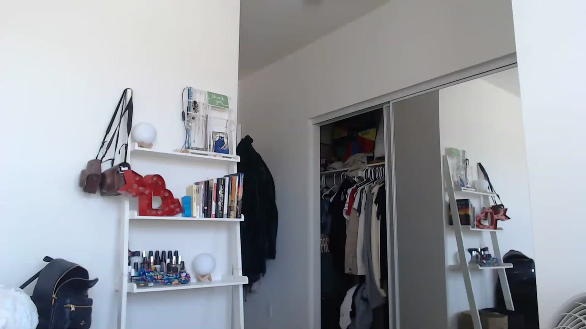 Gallery image thumbnail from lPEEPl's myfreecams stream on, 04/16/2023, 19:52 image 2 of 20