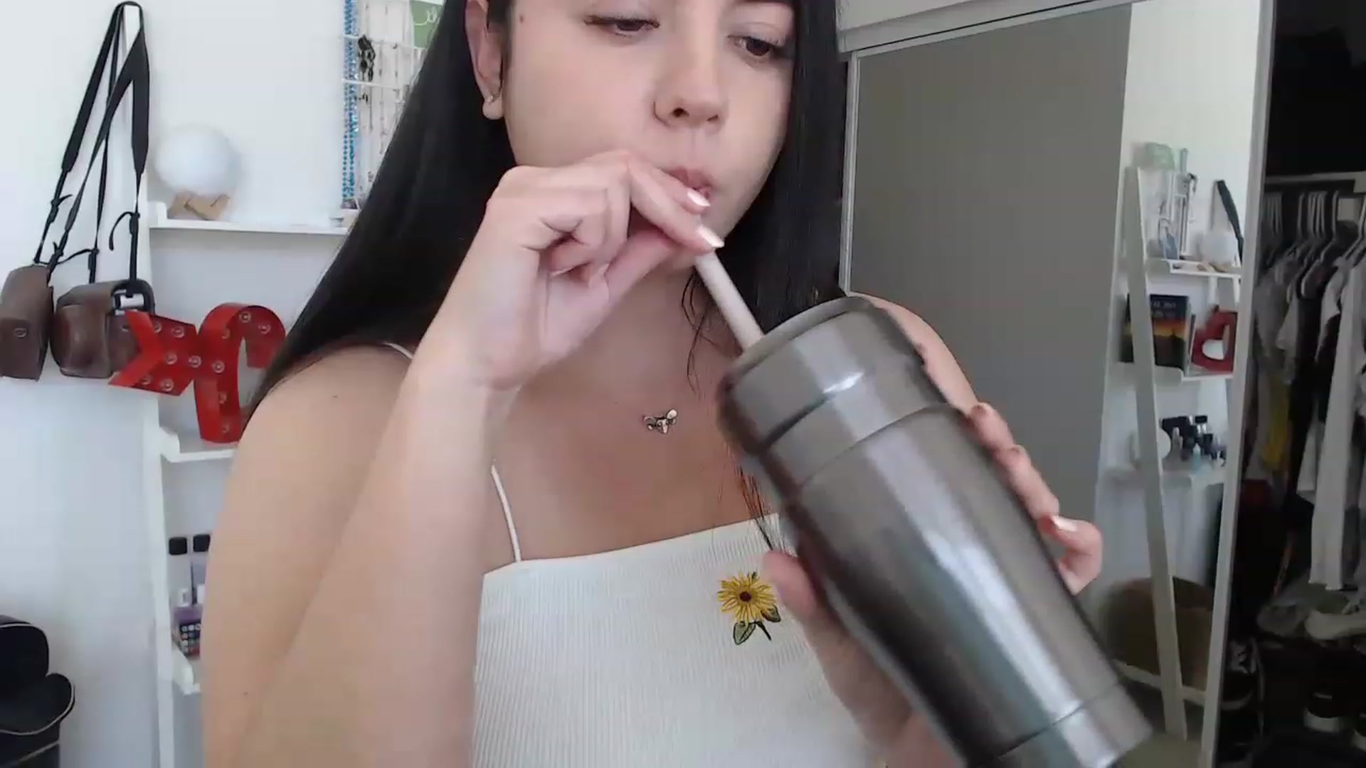 Gallery image thumbnail from lPEEPl's myfreecams stream on, 05/26/2023, 19:47 image 16 of 20