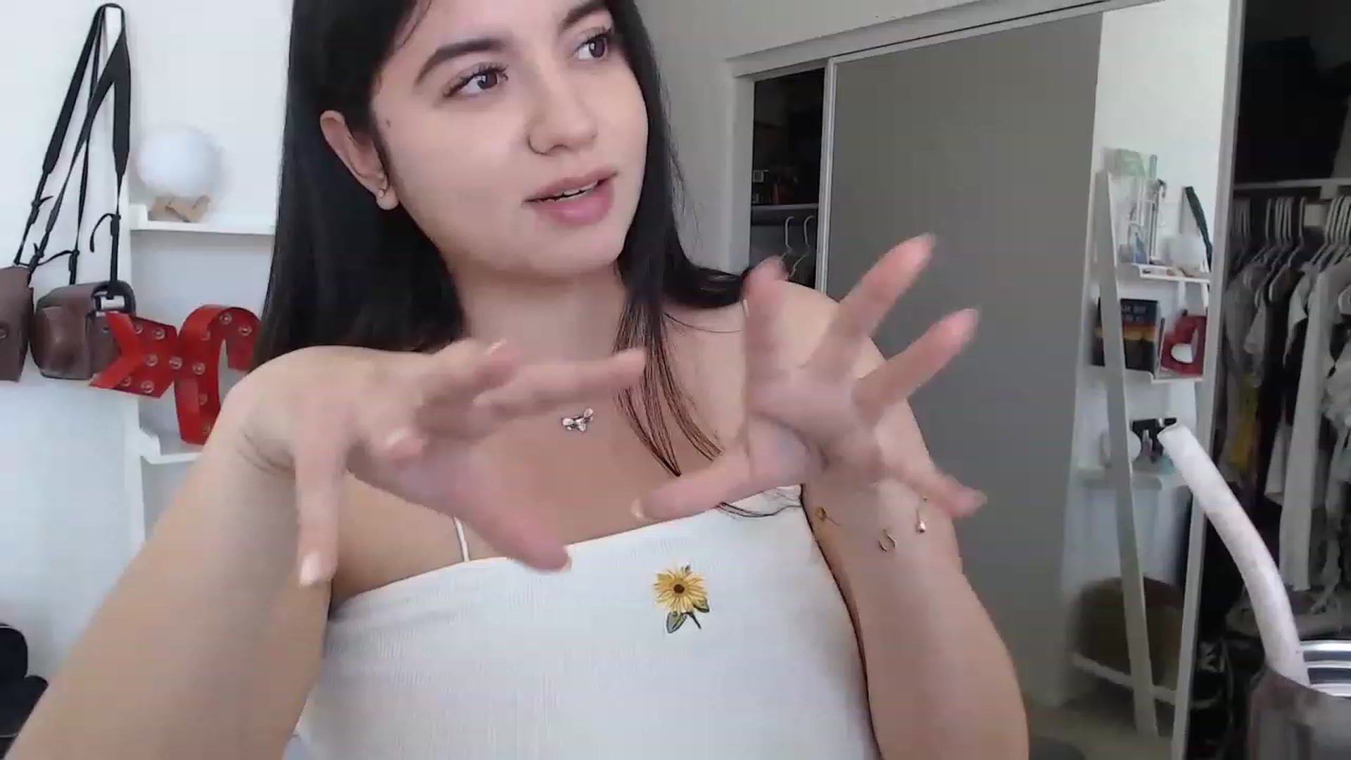 Gallery image thumbnail from lPEEPl's myfreecams stream on, 05/26/2023, 19:47 image 7 of 20