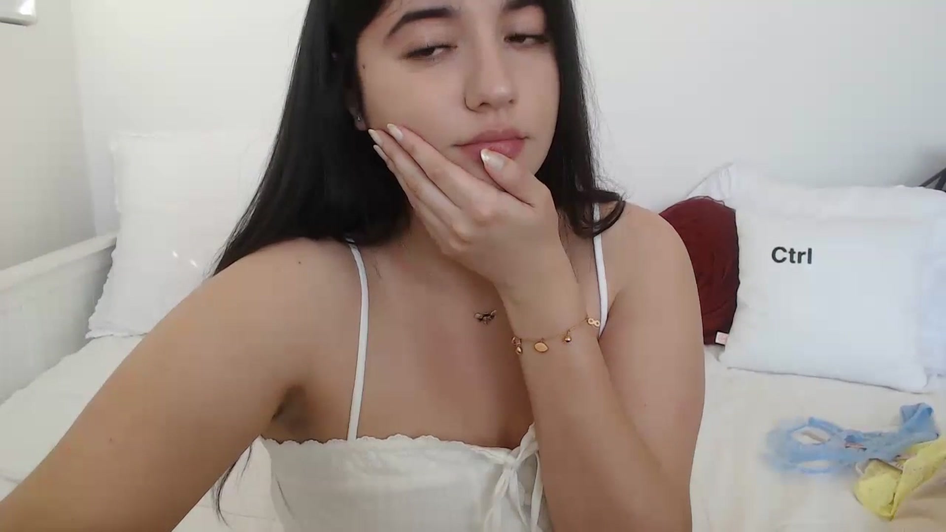Gallery image thumbnail from lPEEPl's myfreecams stream on, 06/17/2023, 17:37 image 7 of 20