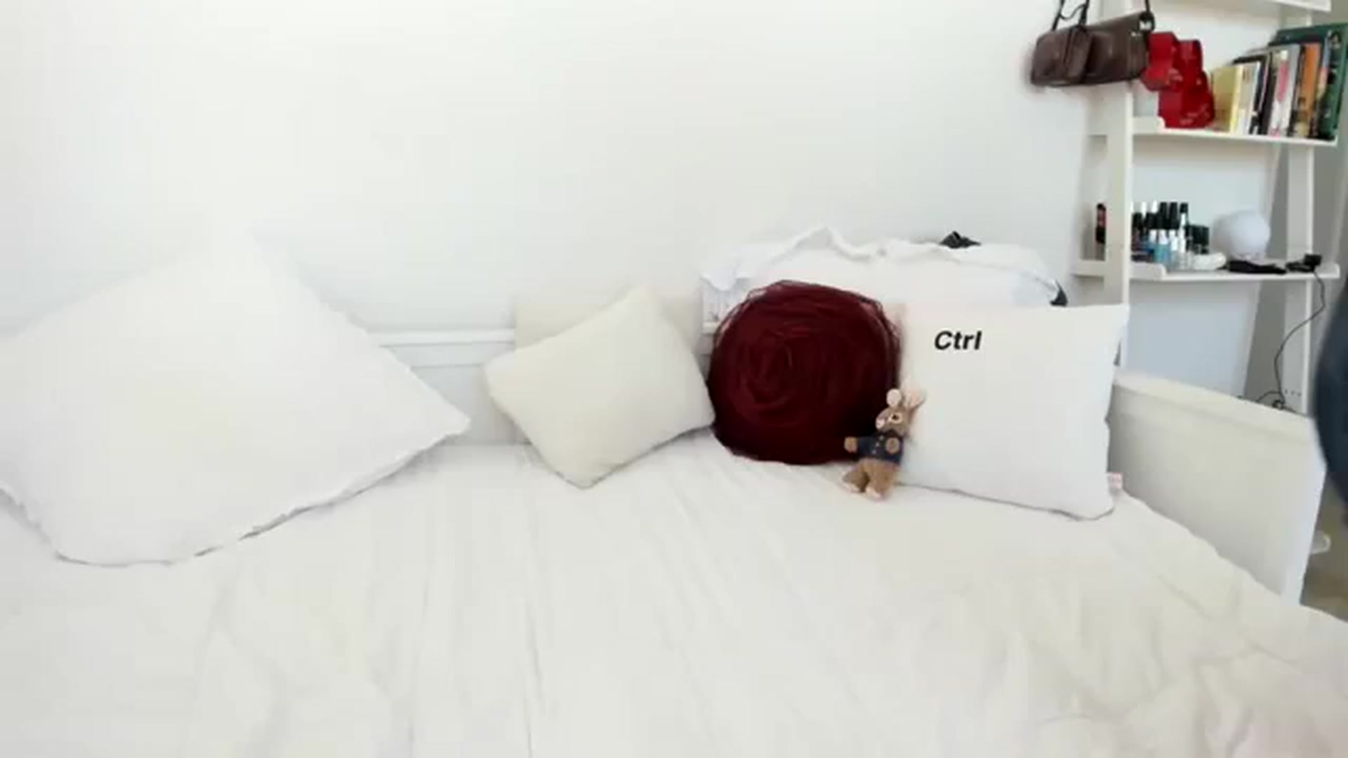 Gallery image thumbnail from lPEEPl's myfreecams stream on, 09/29/2023, 19:12 image 19 of 20