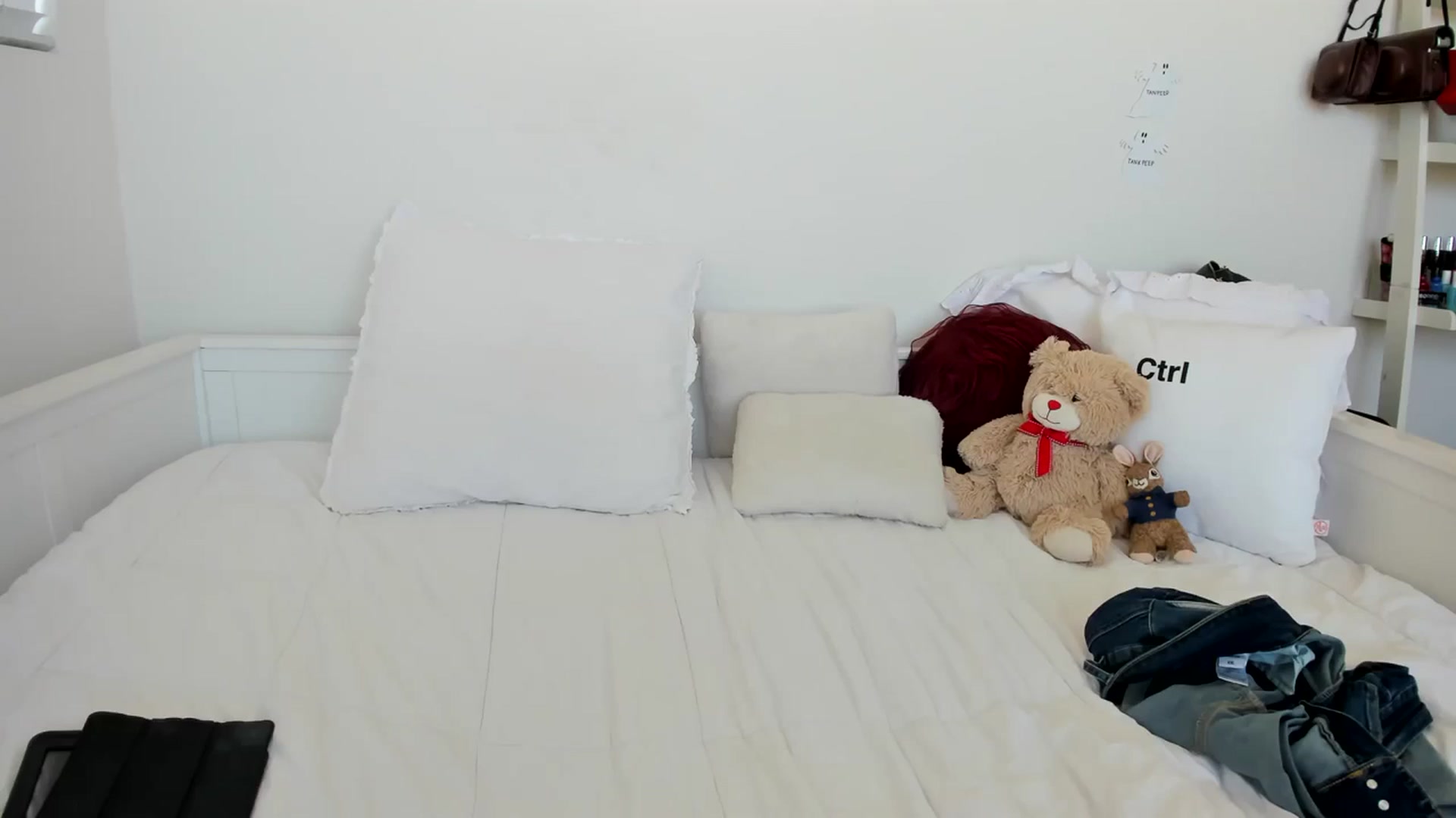 Gallery image thumbnail from lPEEPl's myfreecams stream on, 10/03/2023, 21:38 image 8 of 20