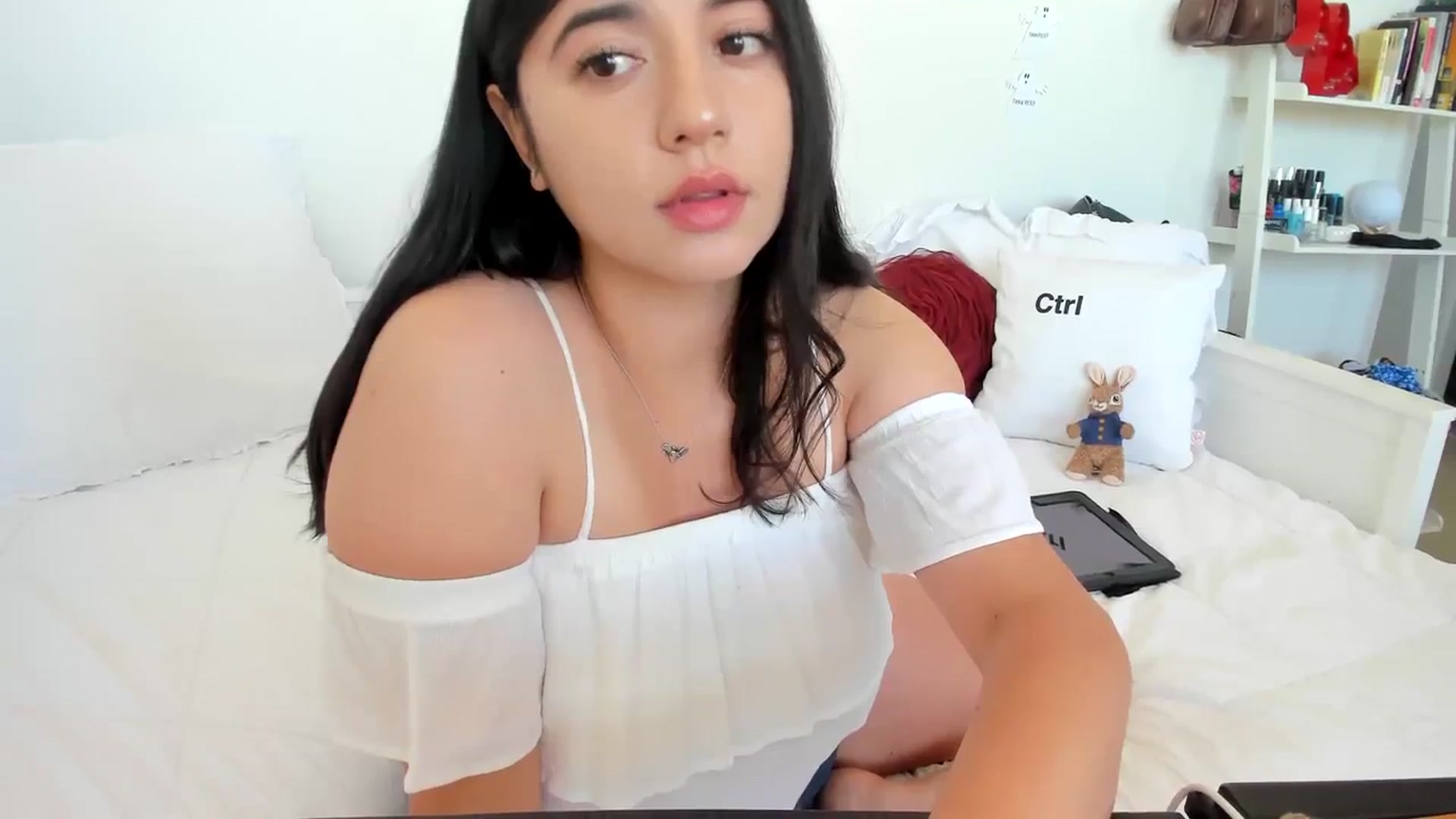 Gallery image thumbnail from lPEEPl's myfreecams stream on, 10/05/2023, 20:22 image 5 of 20