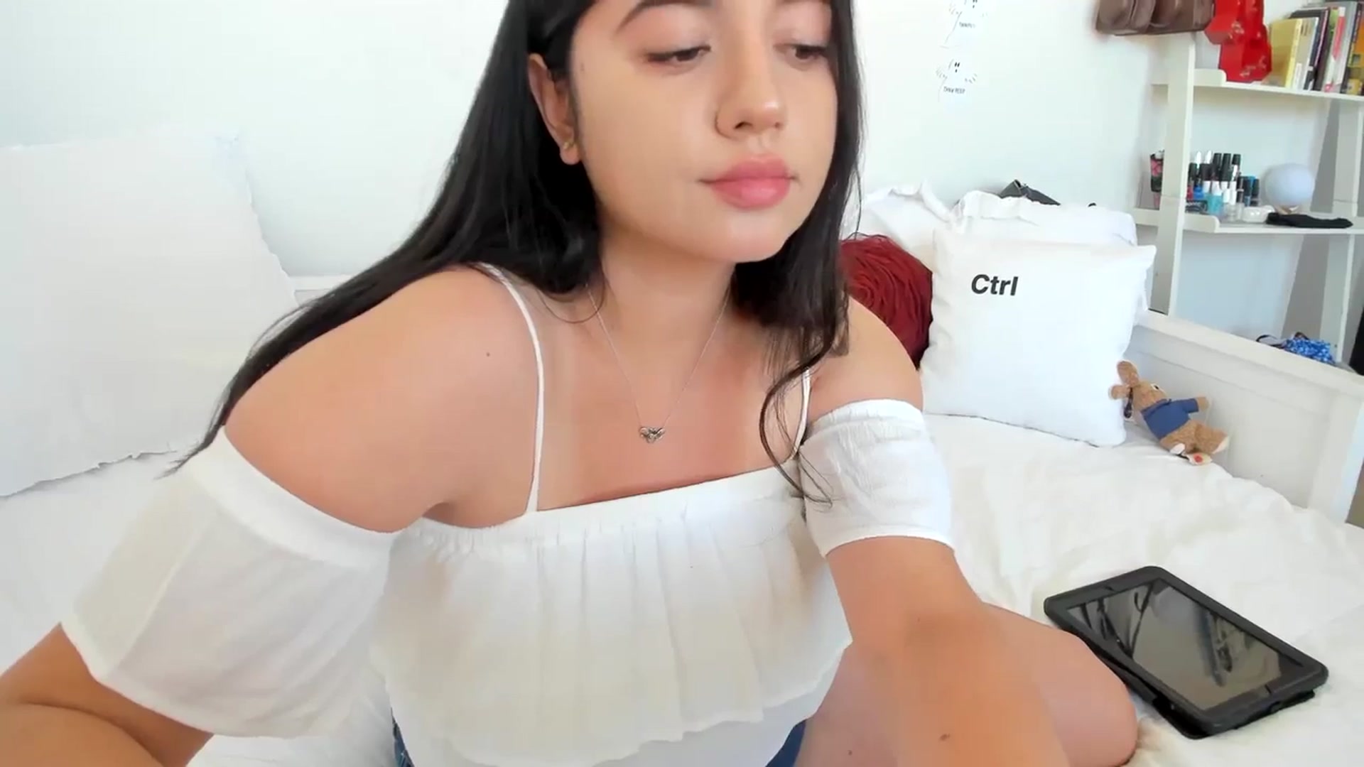 Gallery image thumbnail from lPEEPl's myfreecams stream on, 10/05/2023, 20:22 image 9 of 20