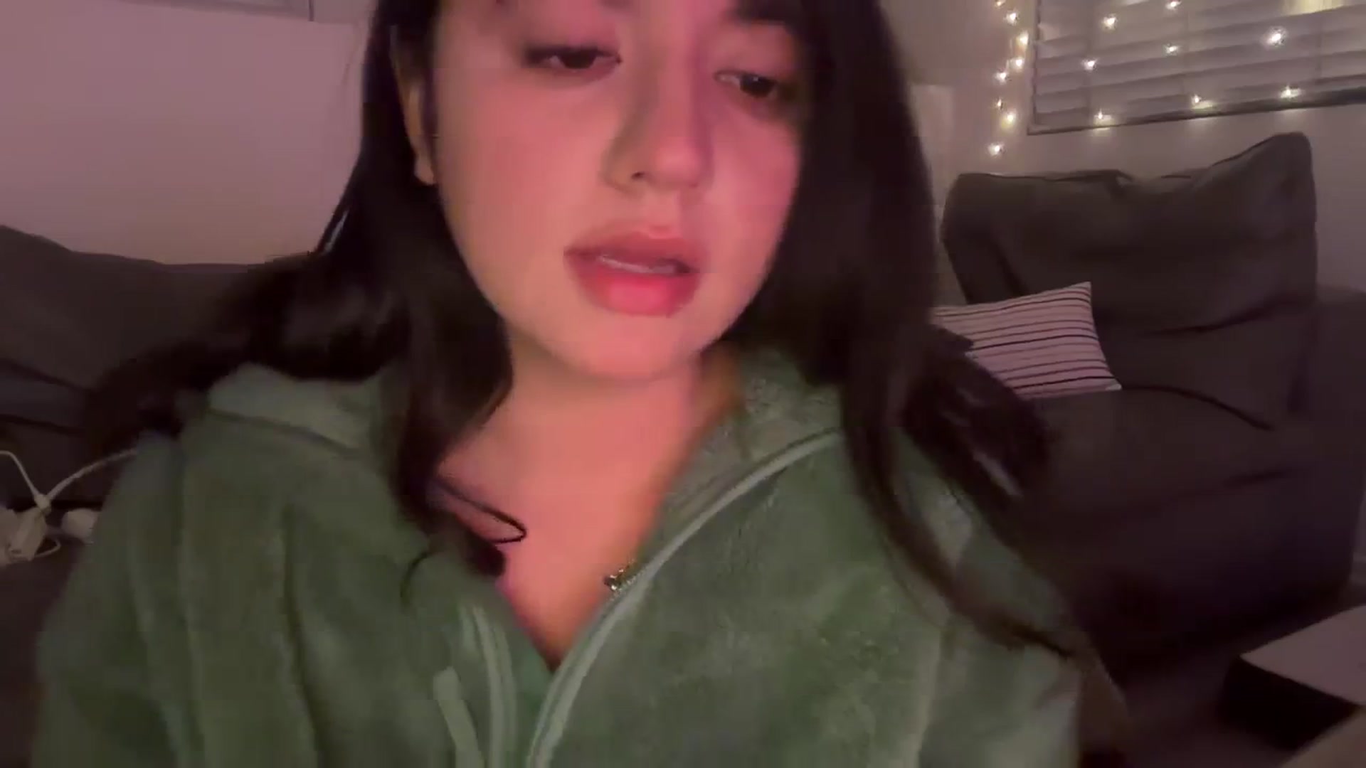 Gallery image thumbnail from lPEEPl's myfreecams stream on, 11/24/2023, 05:13 image 6 of 20