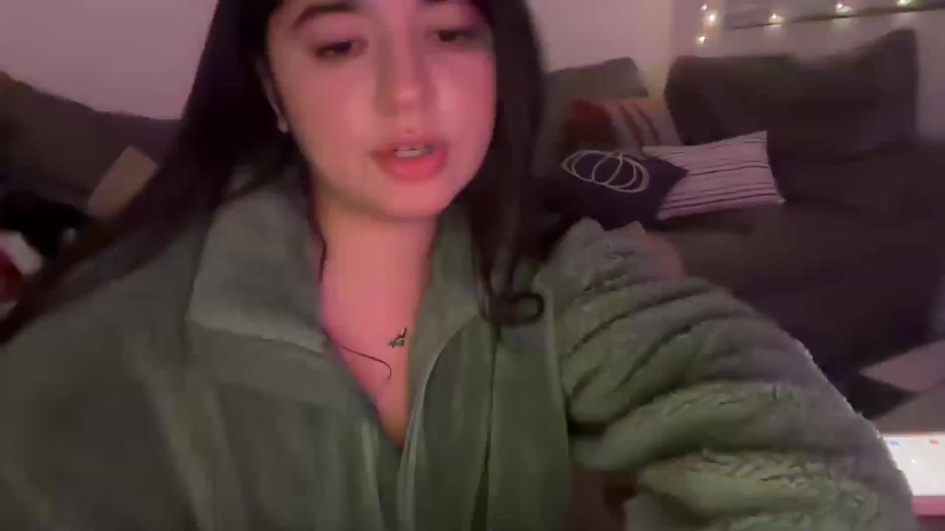 Gallery image thumbnail from lPEEPl's myfreecams stream on, 11/24/2023, 05:13 image 16 of 20