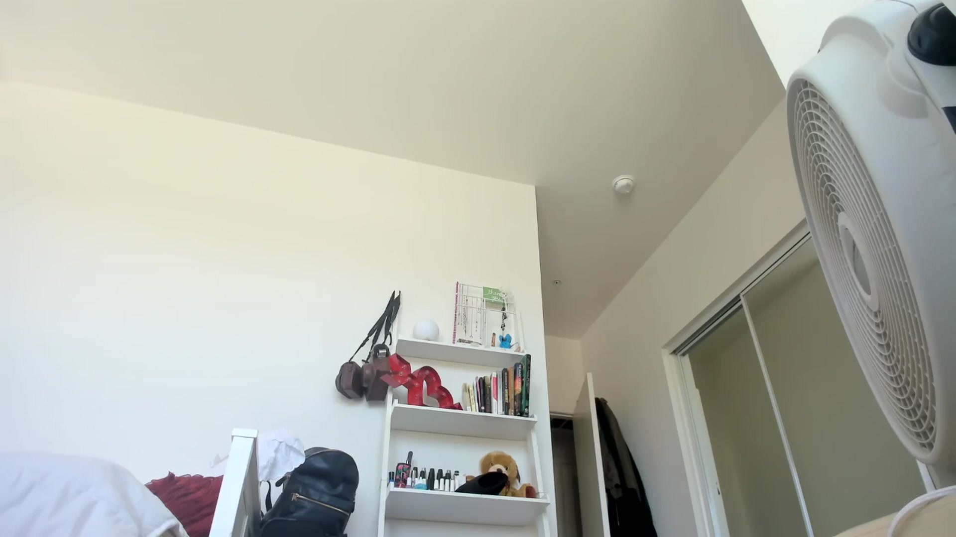 Gallery image thumbnail from lPEEPl's myfreecams stream on, 05/08/2025, 23:19 image 7 of 20
