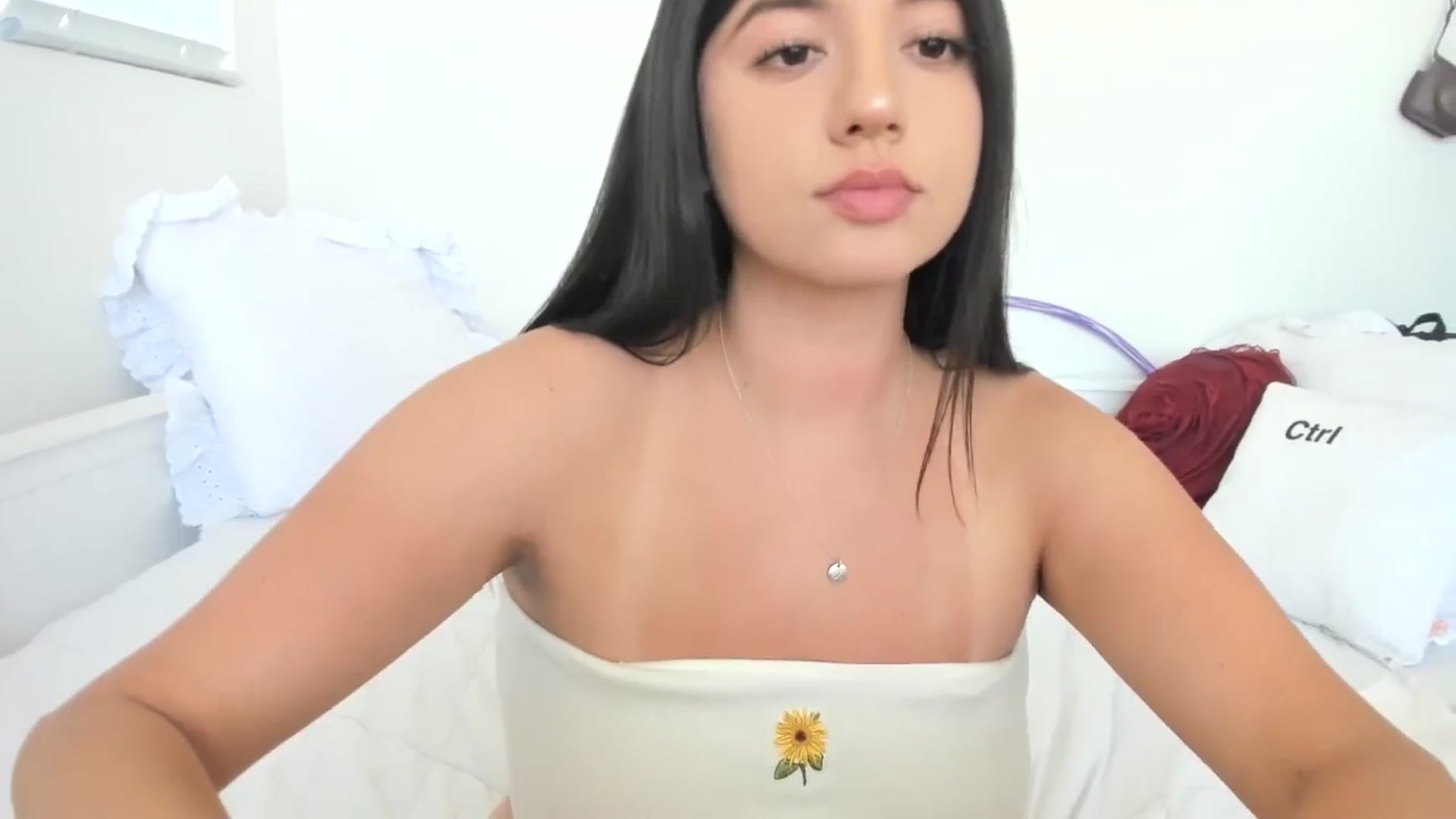 Gallery image thumbnail from lPEEPl's myfreecams stream on, 08/08/2025, 19:50 image 17 of 20