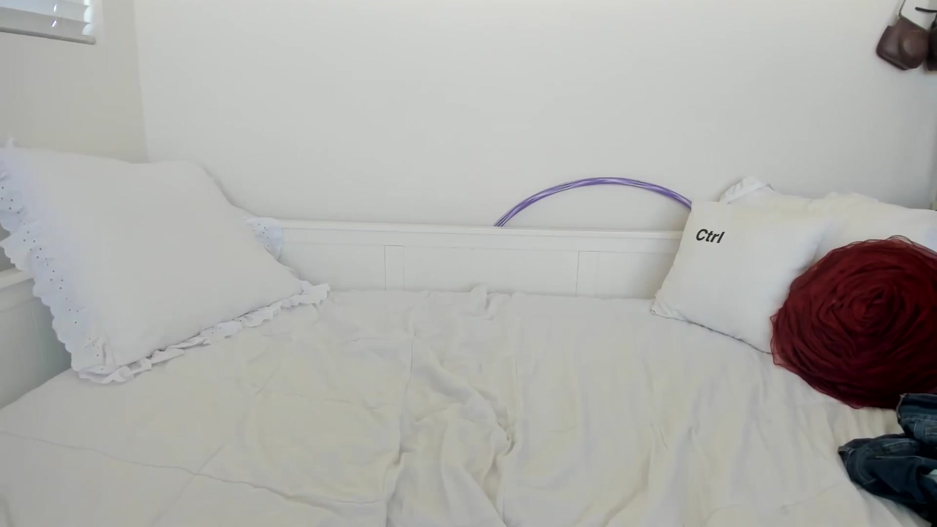 Gallery image thumbnail from lPEEPl's myfreecams stream on, 09/19/2025, 20:00 image 15 of 20