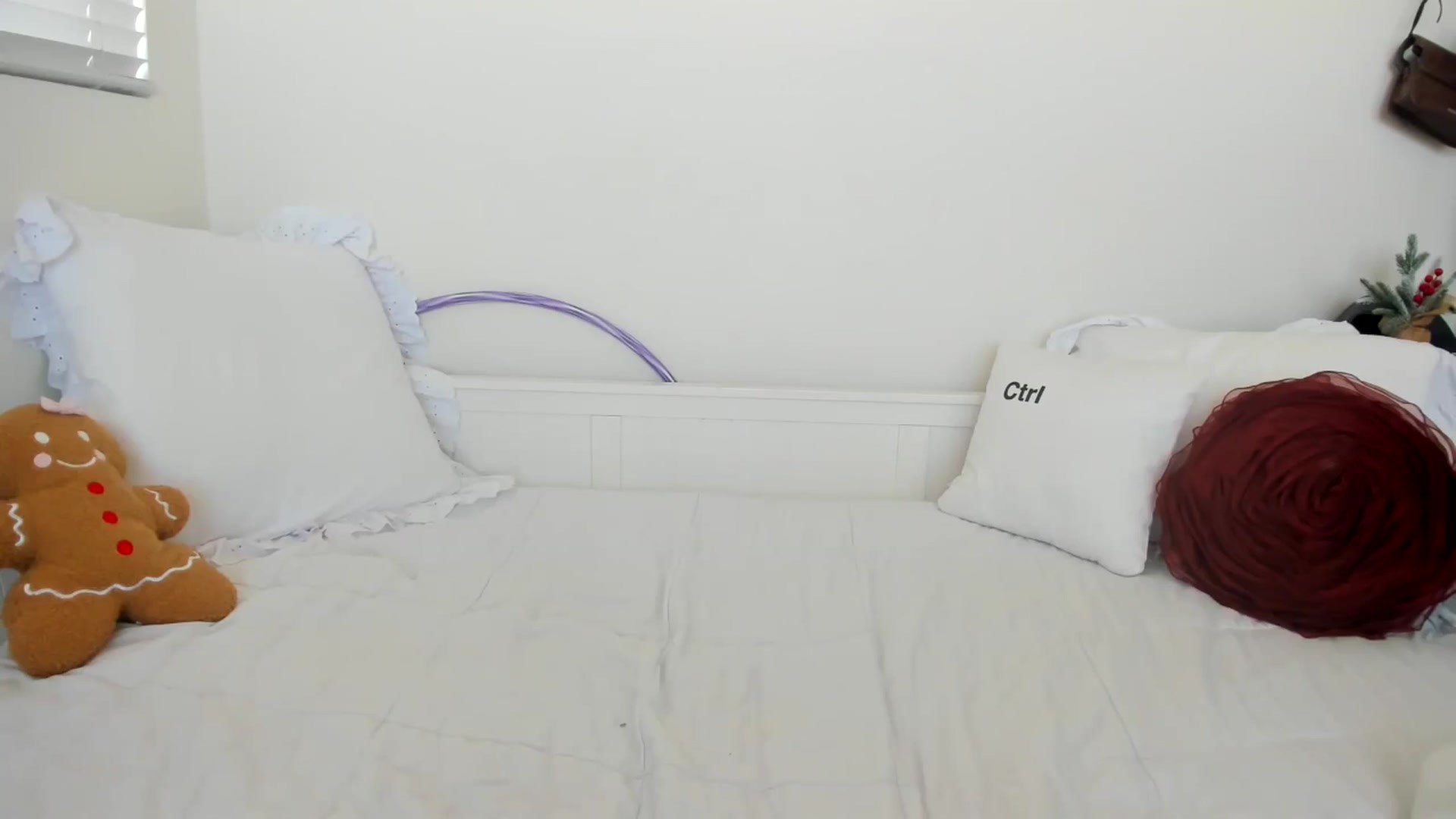 Gallery image thumbnail from lPEEPl's myfreecams stream on, 12/12/2025, 19:27 image 20 of 20