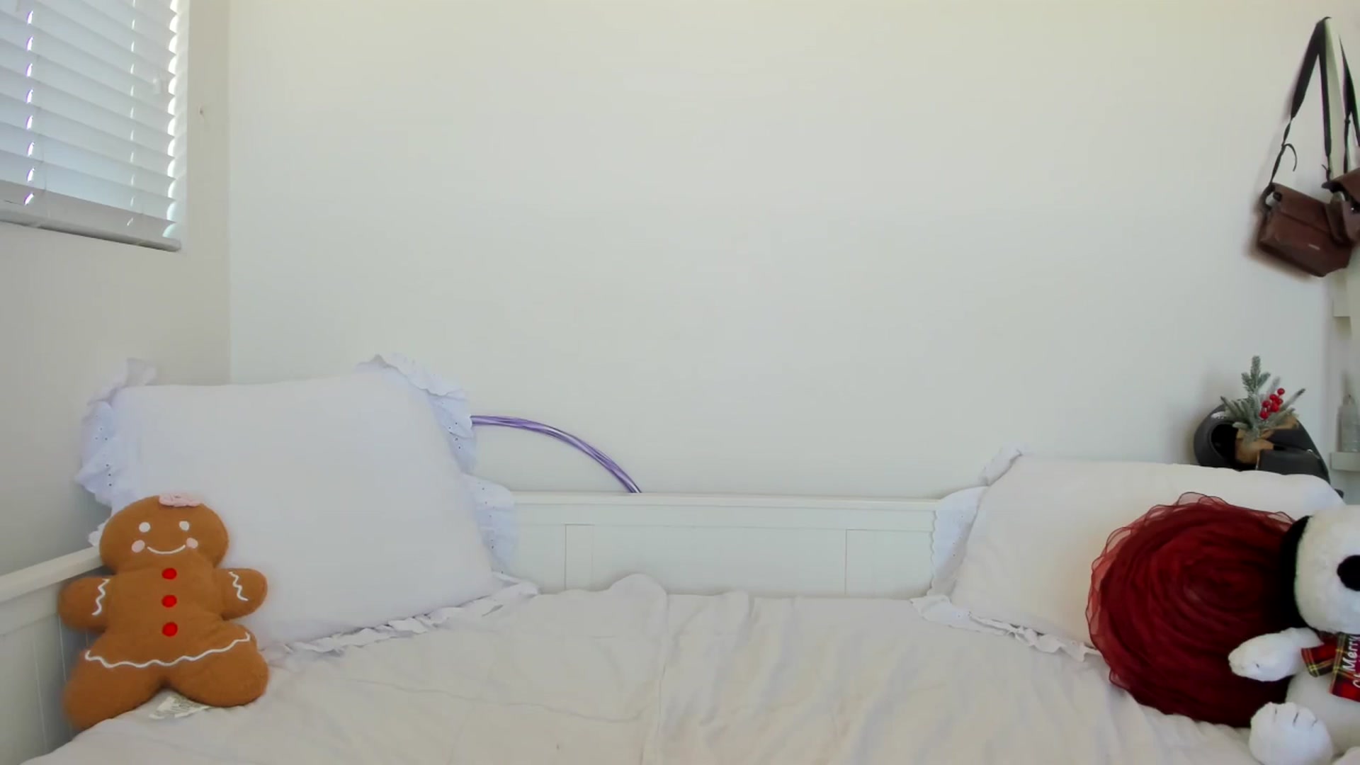 Gallery image thumbnail from lPEEPl's myfreecams stream on, 12/17/2025, 19:52 image 15 of 20