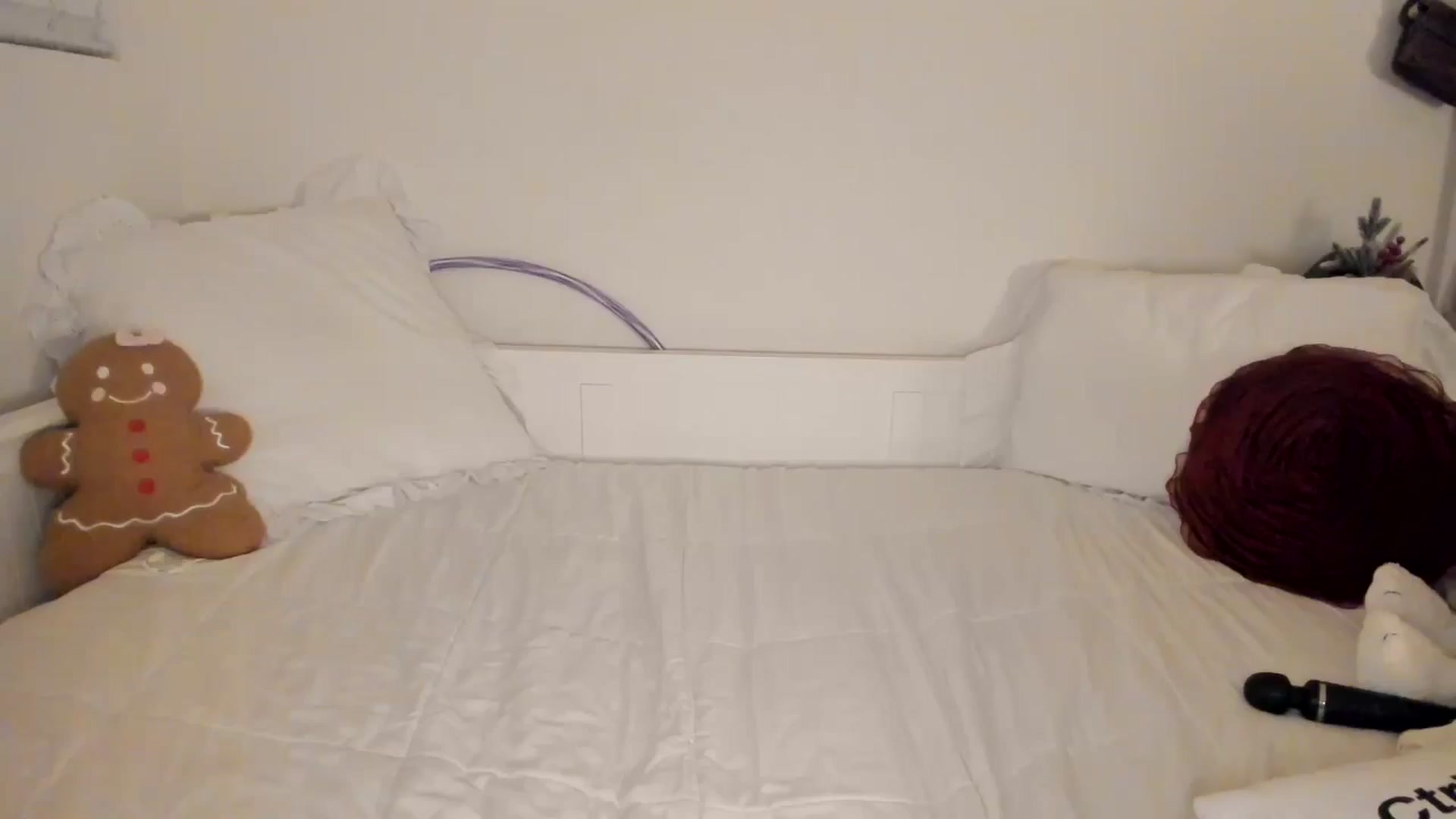 Gallery image thumbnail from lPEEPl's myfreecams stream on, 12/18/2025, 02:14 image 13 of 20