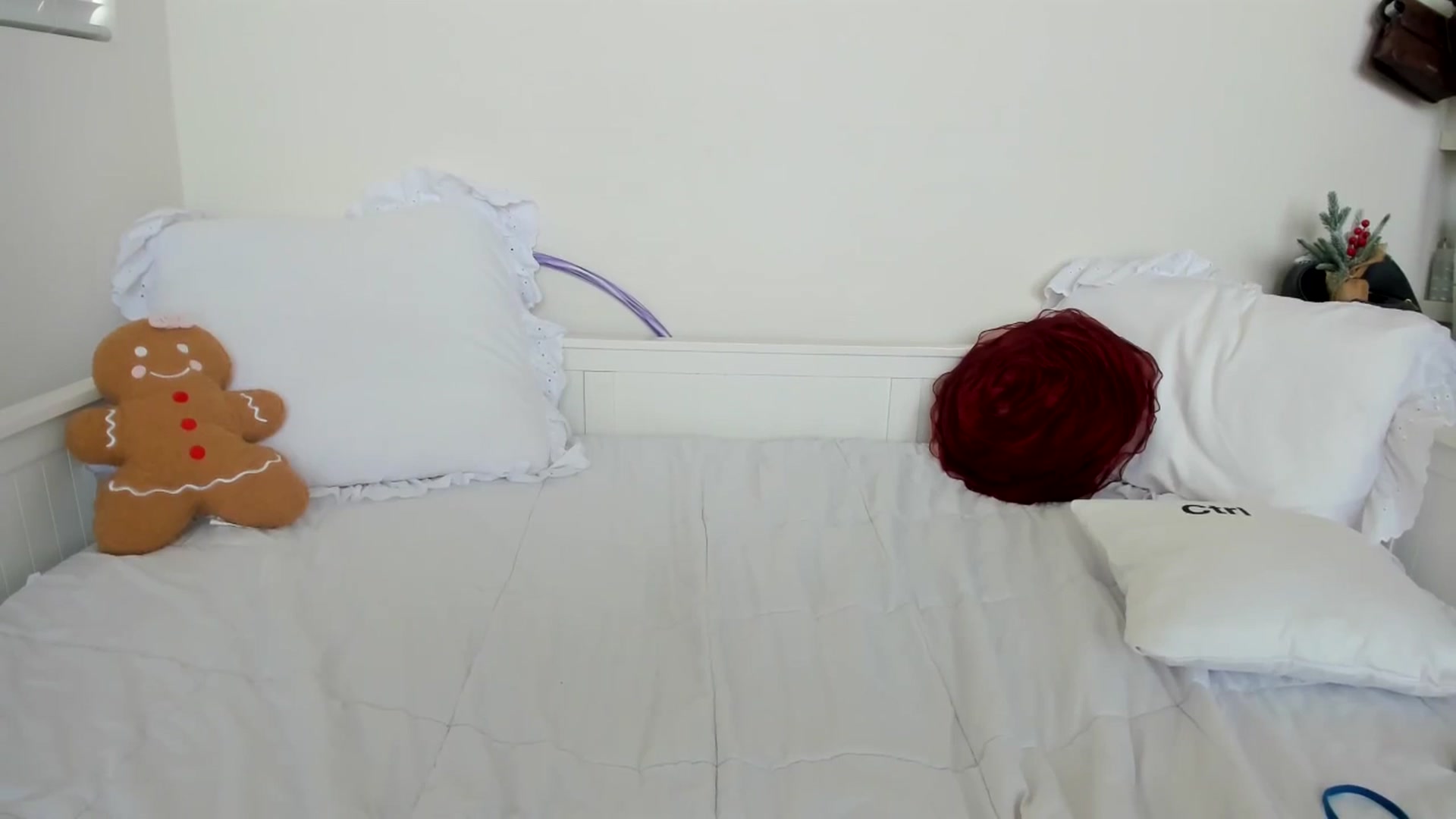 Gallery image thumbnail from lPEEPl's myfreecams stream on, 12/22/2025, 20:01 image 15 of 20