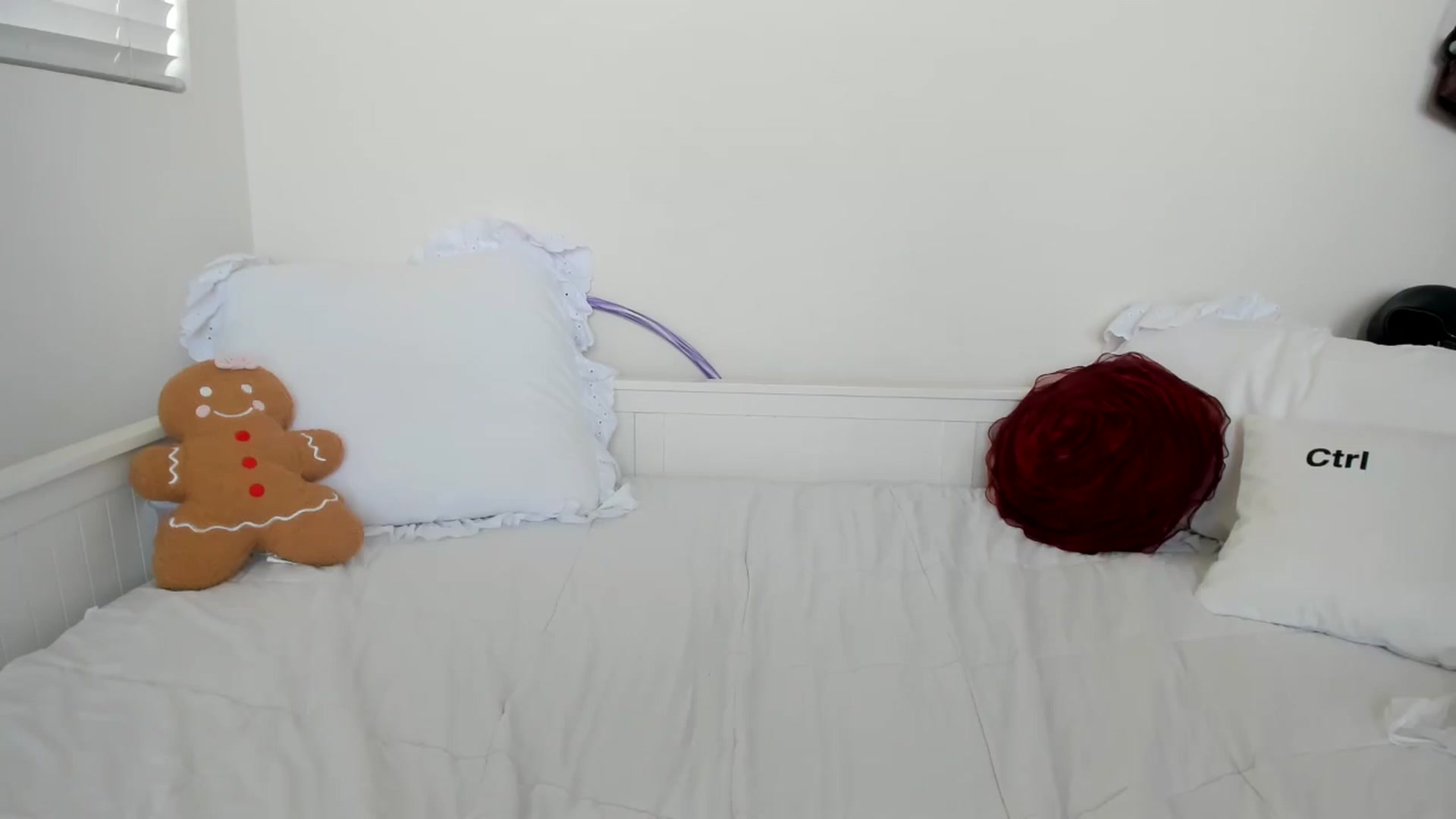 Gallery image thumbnail from lPEEPl's myfreecams stream on, 12/22/2025, 20:01 image 17 of 20