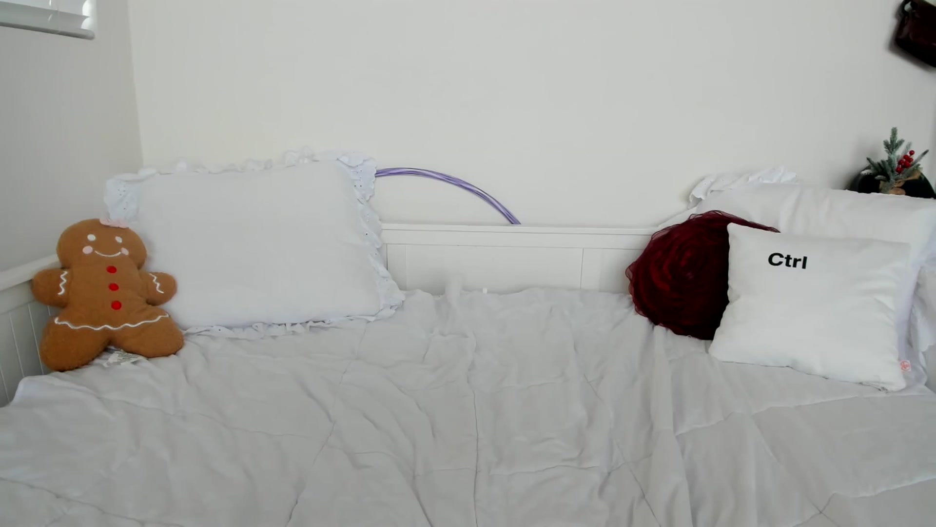 Gallery image thumbnail from lPEEPl's myfreecams stream on, 12/23/2025, 24:29 image 13 of 20