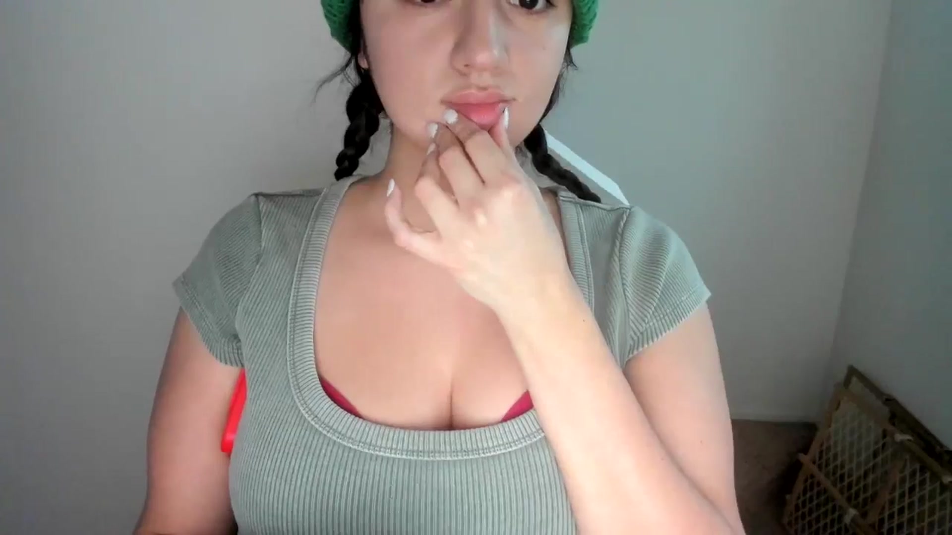 Gallery image thumbnail from lPEEPl's myfreecams stream on, 12/24/2025, 23:22 image 18 of 20