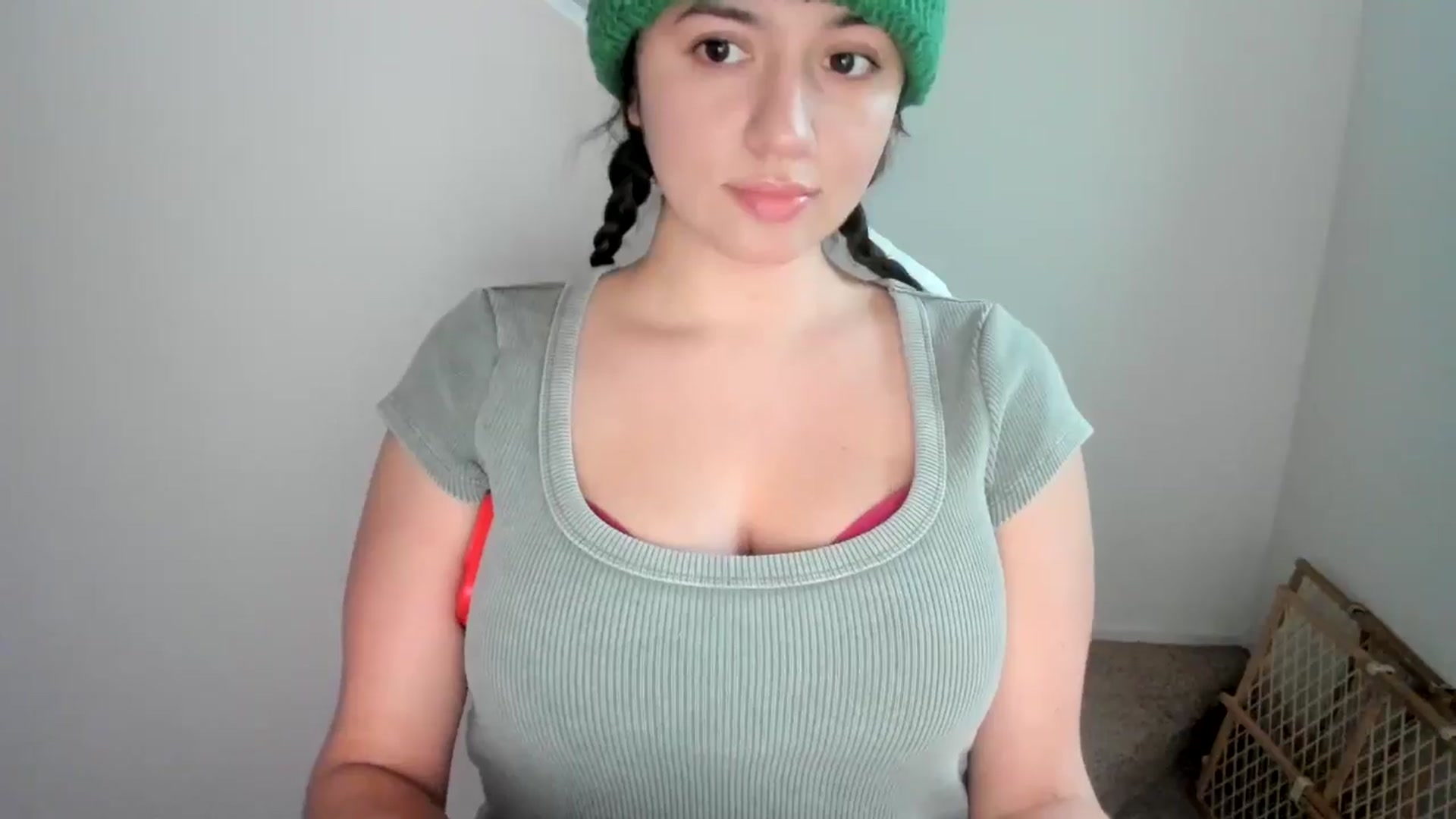 Gallery image thumbnail from lPEEPl's myfreecams stream on, 12/24/2025, 23:22 image 19 of 20