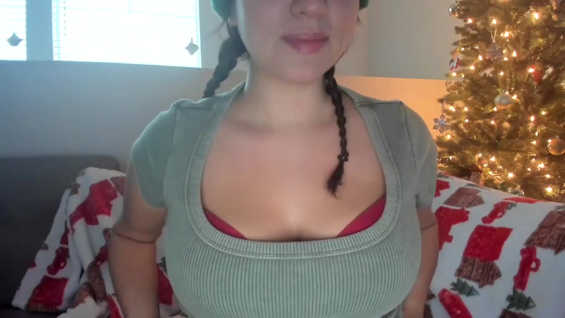 Gallery image thumbnail from lPEEPl's myfreecams stream on, 12/24/2025, 23:22 image 7 of 20