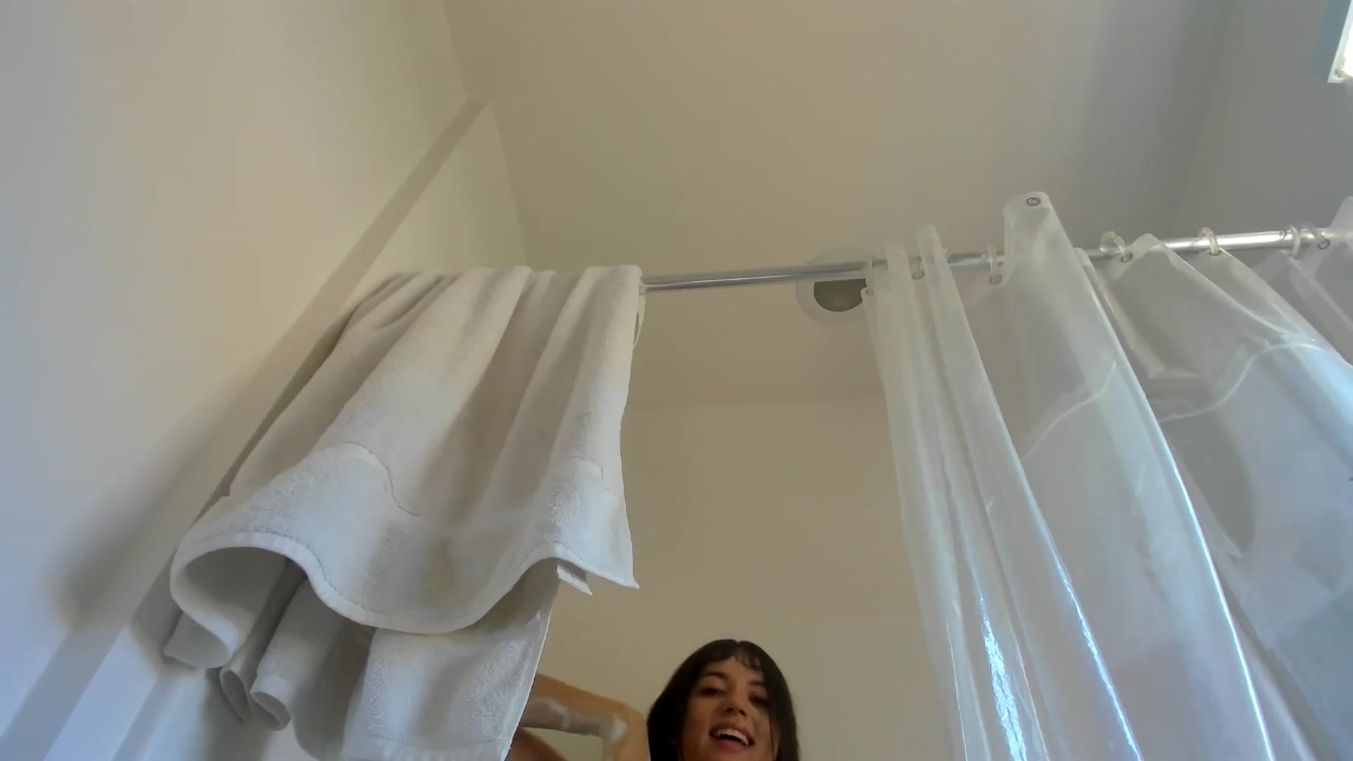 Gallery image thumbnail from lPEEPl's myfreecams stream on, 04/09/2026, 24:07 image 9 of 20