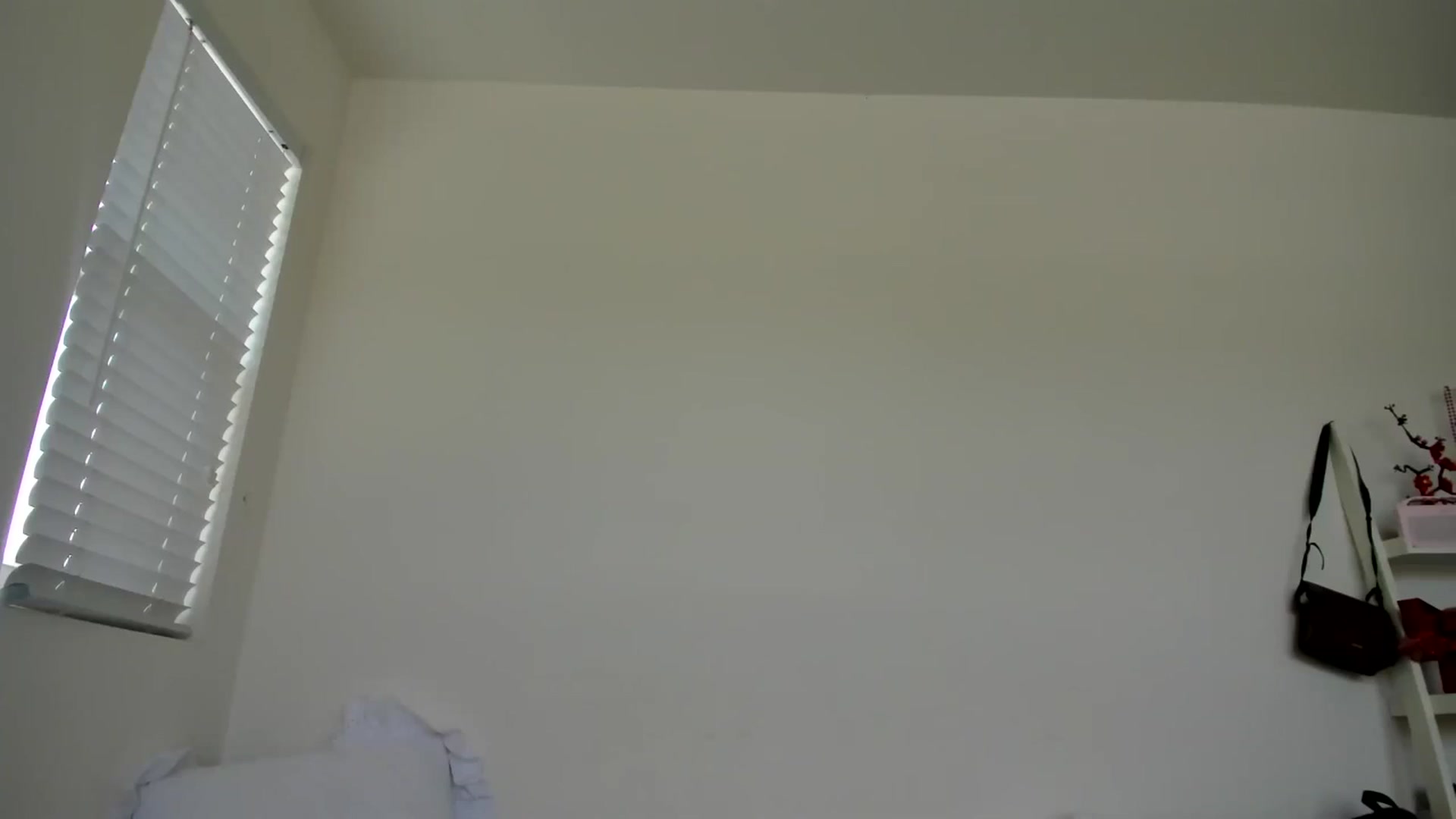 Gallery image thumbnail from lPEEPl's myfreecams stream on, 04/09/2026, 19:01 image 17 of 20