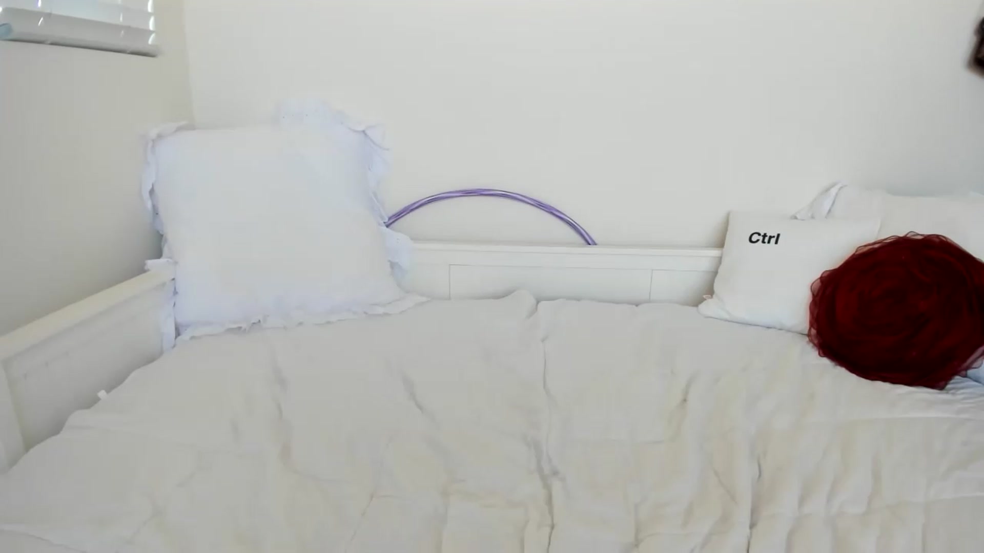 Gallery image thumbnail from lPEEPl's myfreecams stream on, 05/20/2026, 19:38 image 17 of 20