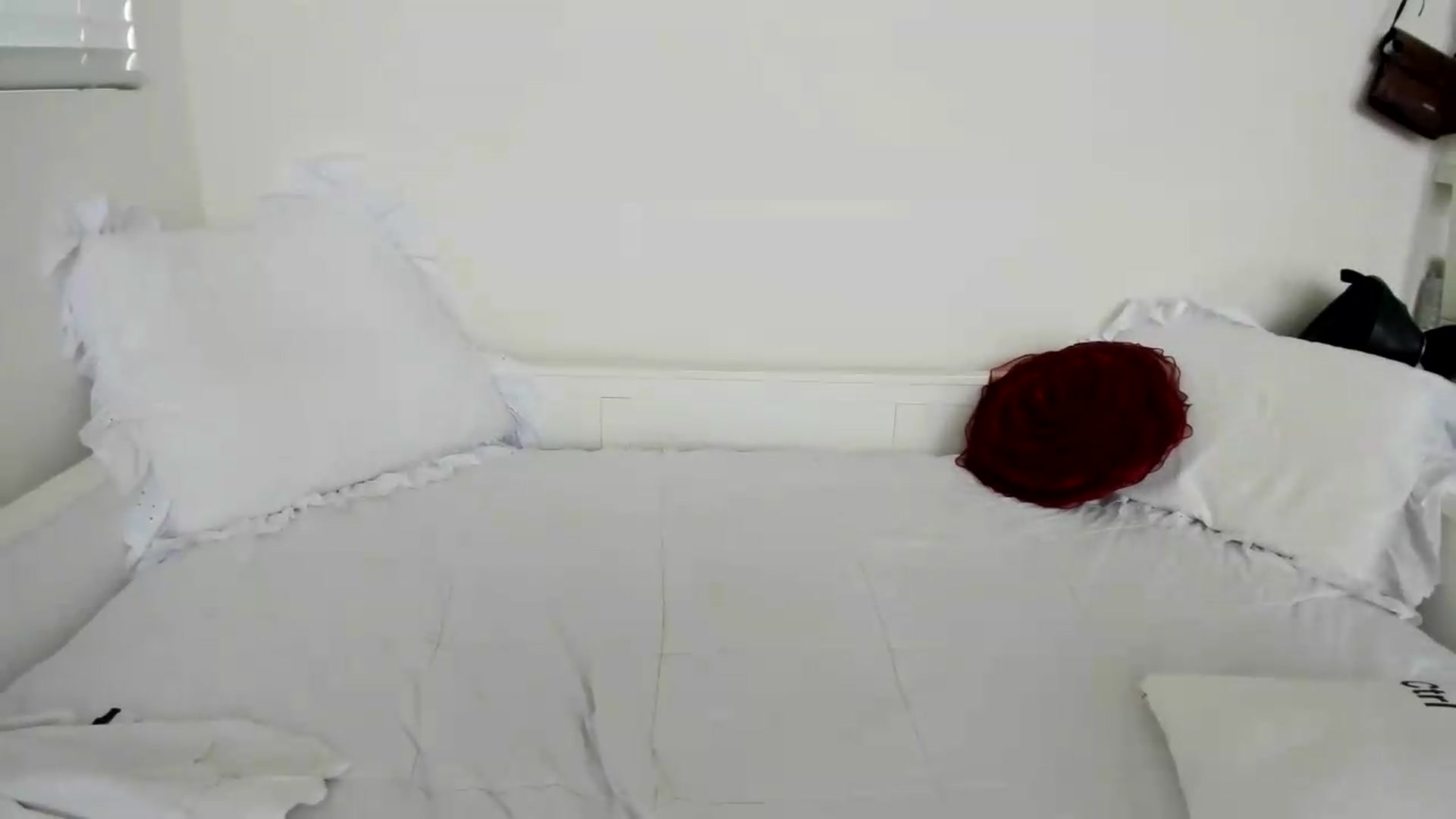 Gallery image thumbnail from lPEEPl's myfreecams stream on, 05/27/2026, 21:01 image 16 of 20