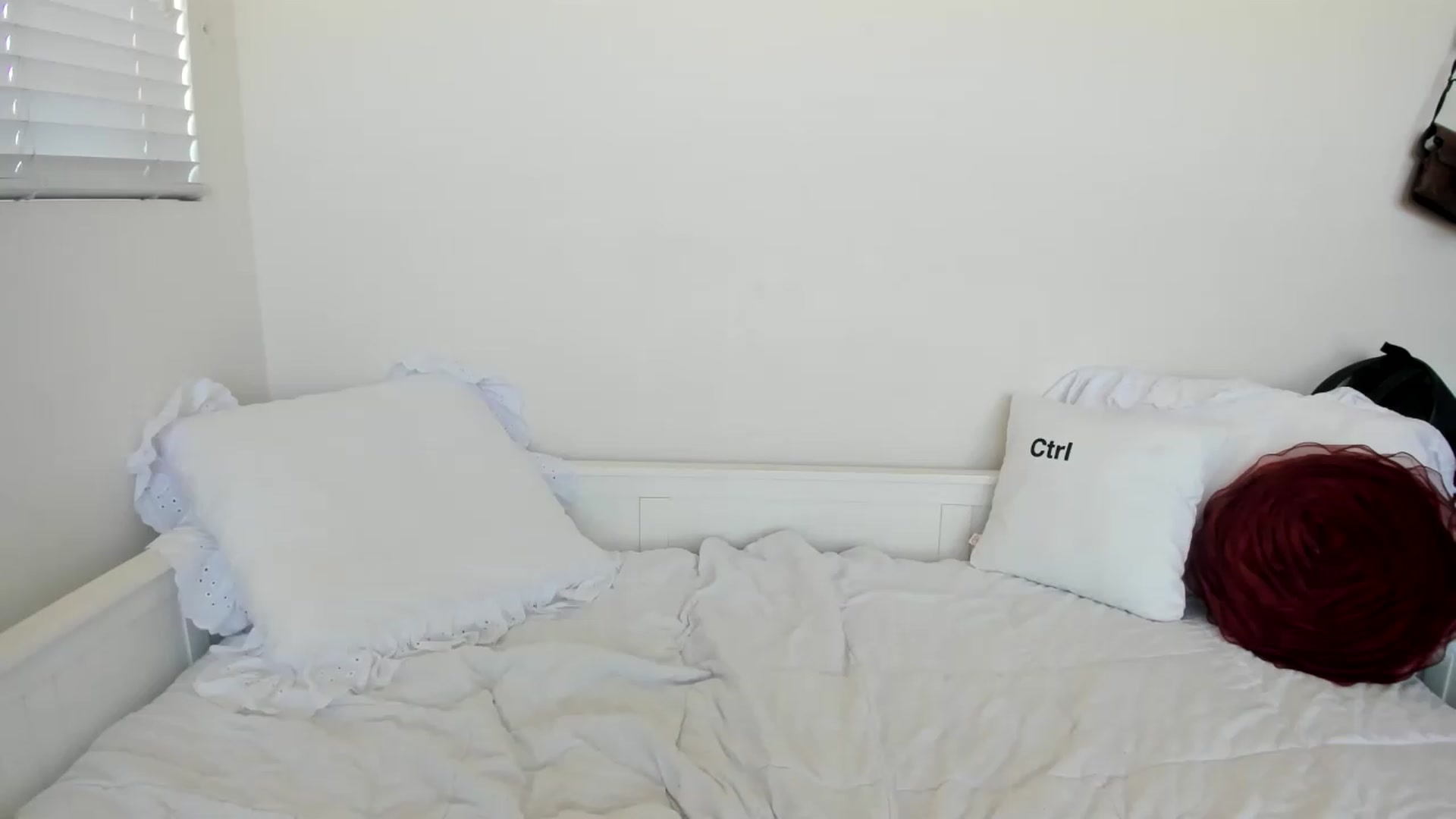 Gallery image thumbnail from lPEEPl's myfreecams stream on, 06/04/2026, 19:39 image 13 of 20