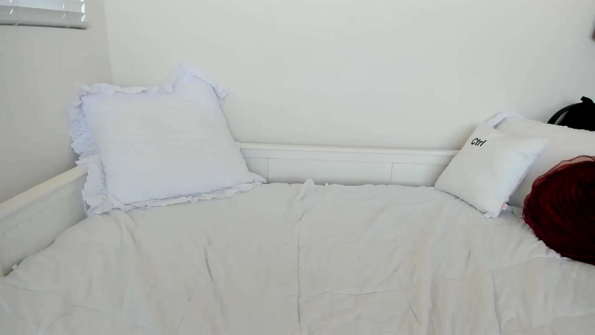 Gallery image thumbnail from lPEEPl's myfreecams stream on, 06/05/2026, 19:16 image 3 of 20