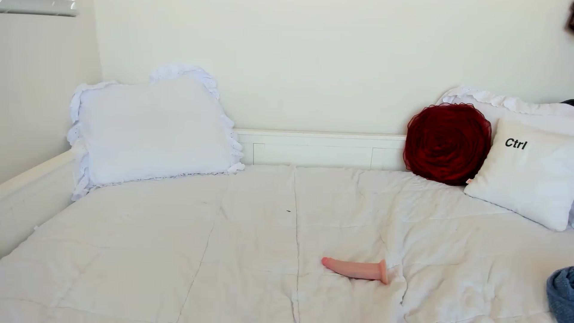 Gallery image thumbnail from lPEEPl's myfreecams stream on, 06/19/2026, 22:11 image 10 of 20