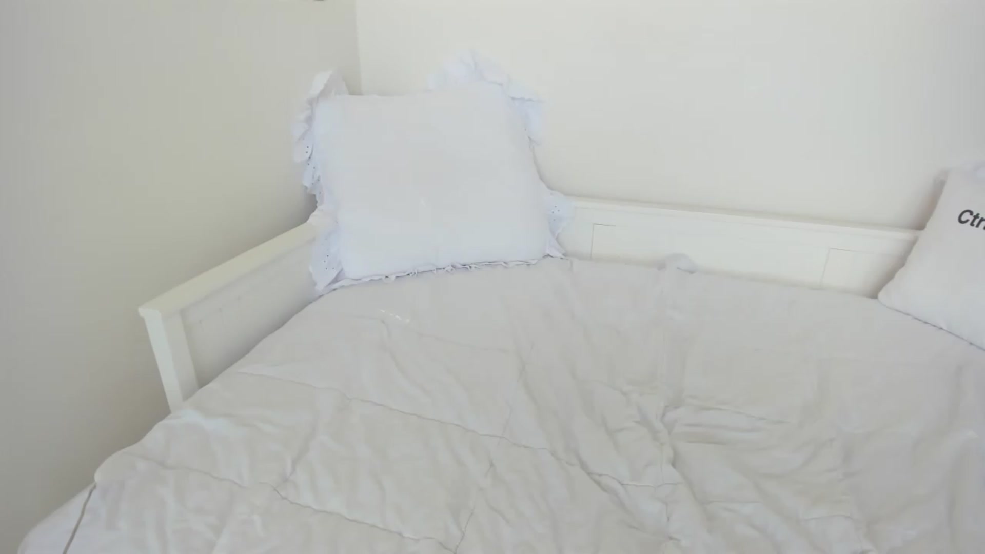 Gallery image thumbnail from lPEEPl's myfreecams stream on, 06/24/2026, 18:43 image 2 of 20