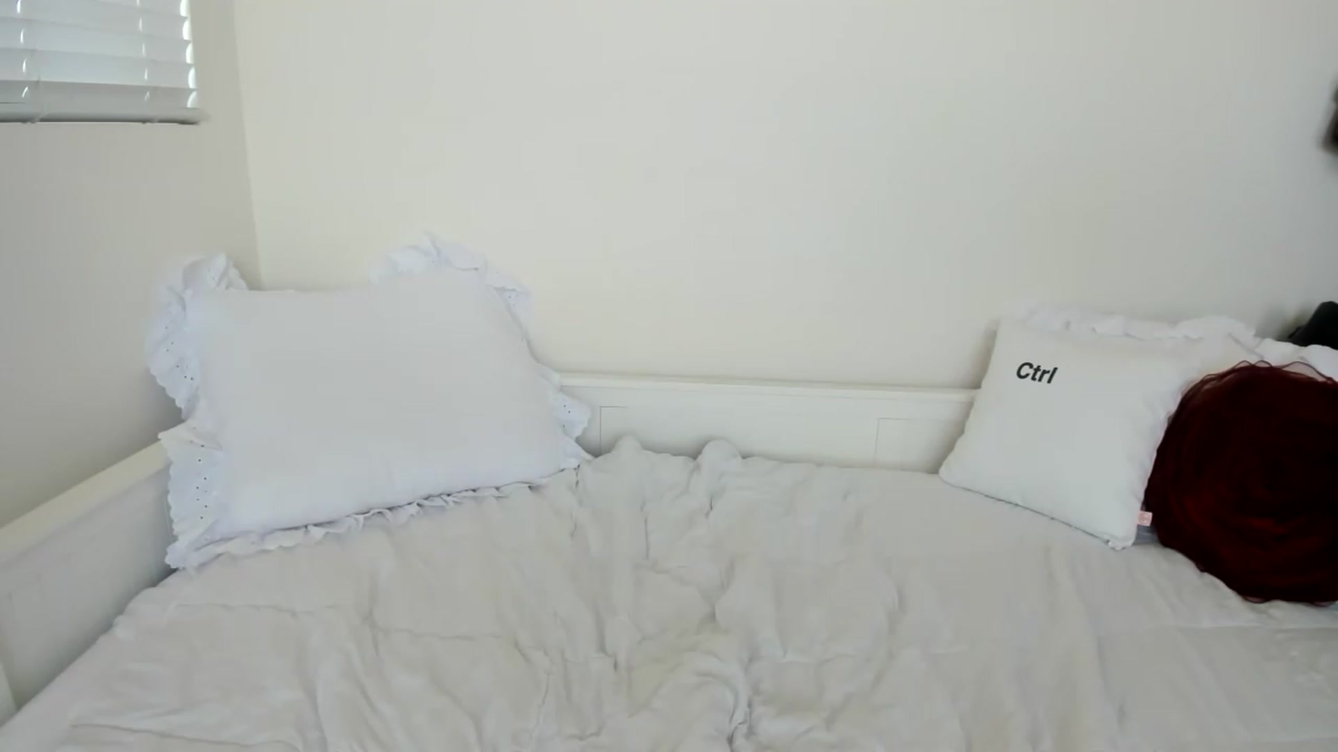 Gallery image thumbnail from lPEEPl's myfreecams stream on, 06/24/2026, 18:43 image 12 of 20