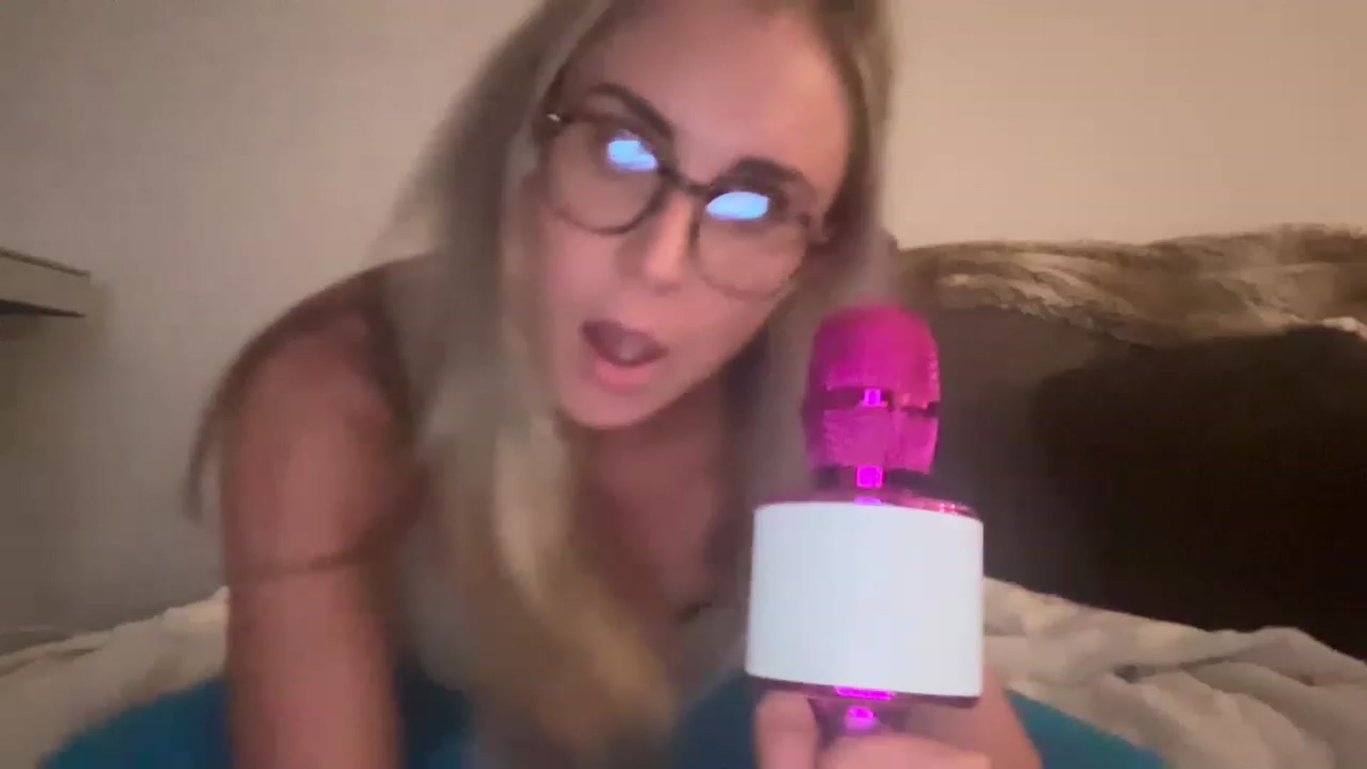 Gallery image thumbnail from laalalalaa's myfreecams stream on, 05/08/2023, 03:01 image 1 of 20