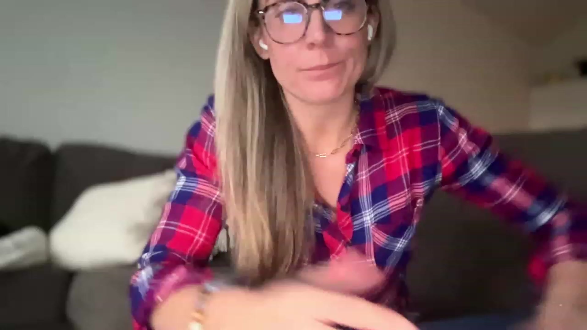 Gallery image thumbnail from laalalalaa's myfreecams stream on, 05/19/2023, 01:21 image 14 of 20