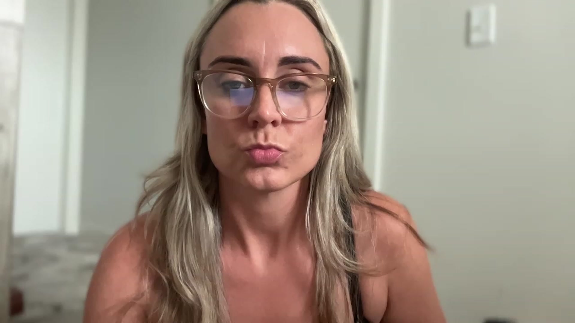 Gallery image thumbnail from laalalalaa's myfreecams stream on, 06/16/2023, 21:41 image 6 of 20