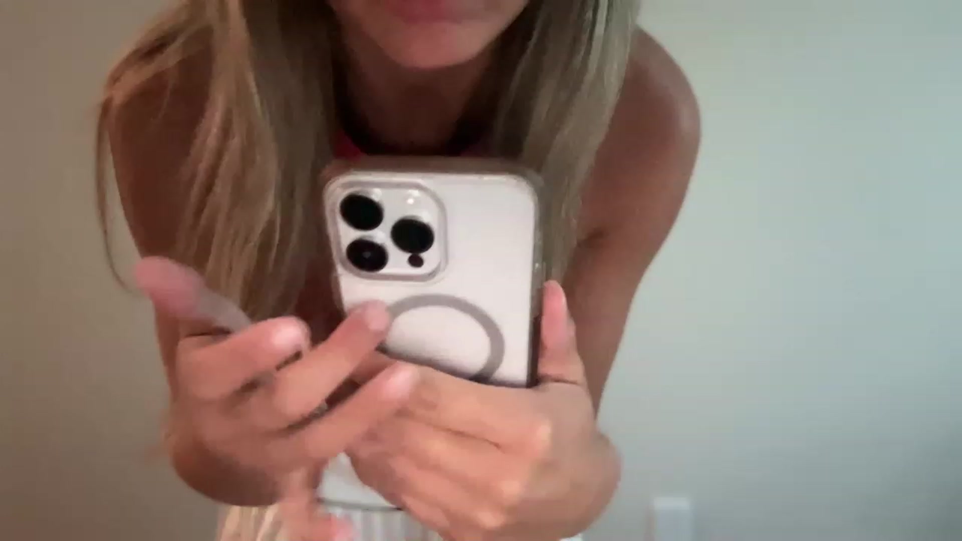 Gallery image thumbnail from laalalalaa's myfreecams stream on, 06/21/2023, 13:33 image 1 of 20