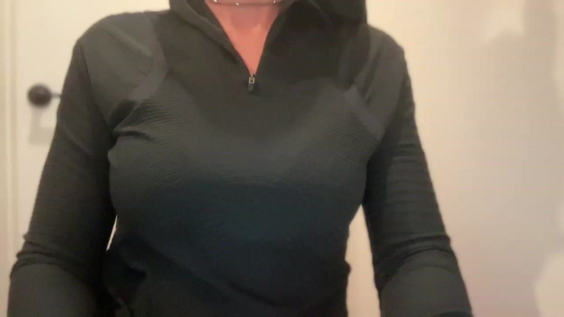 Gallery image thumbnail from laalalalaa's myfreecams stream on, 07/13/2023, 01:26 image 5 of 20