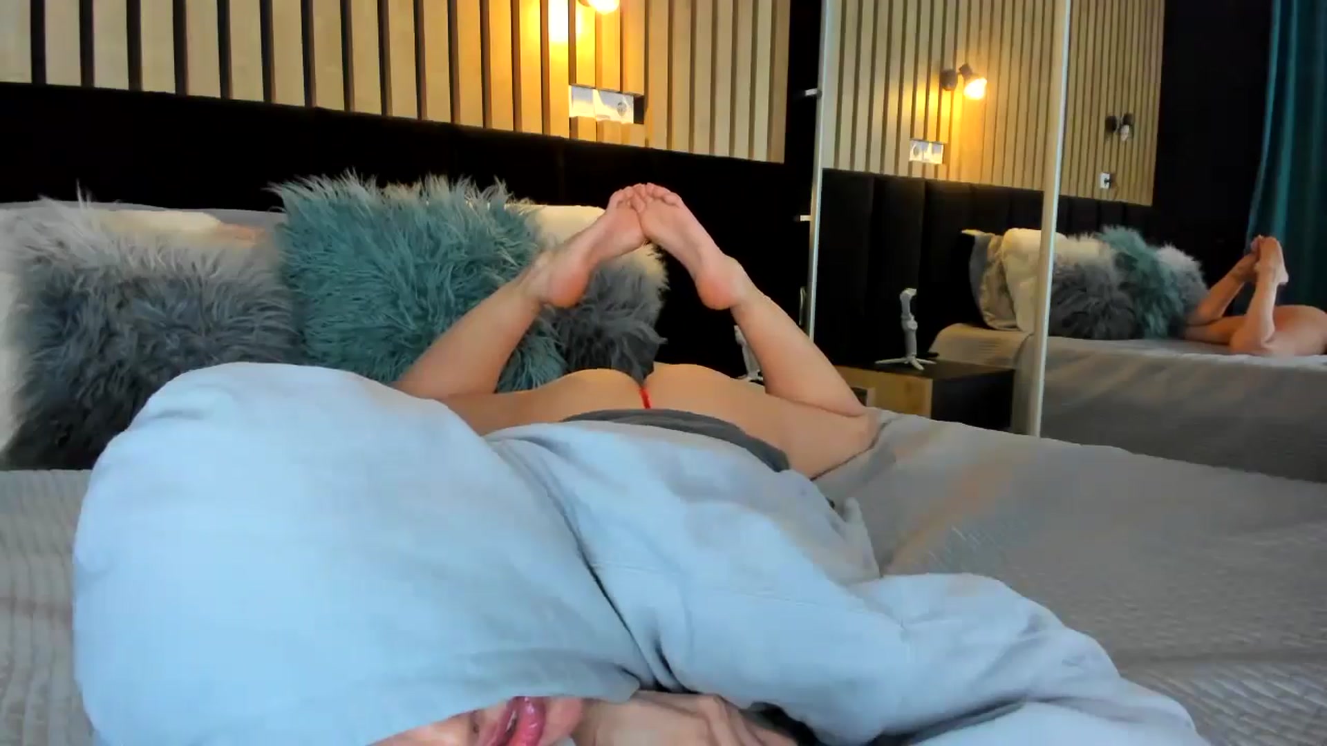 Gallery image thumbnail from lady_llama's myfreecams stream on, 03/01/2025, 18:30 image 13 of 20