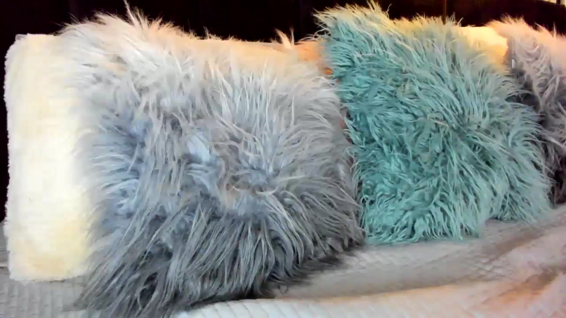 Gallery image thumbnail from lady_llama's myfreecams stream on, 03/01/2025, 18:30 image 8 of 20