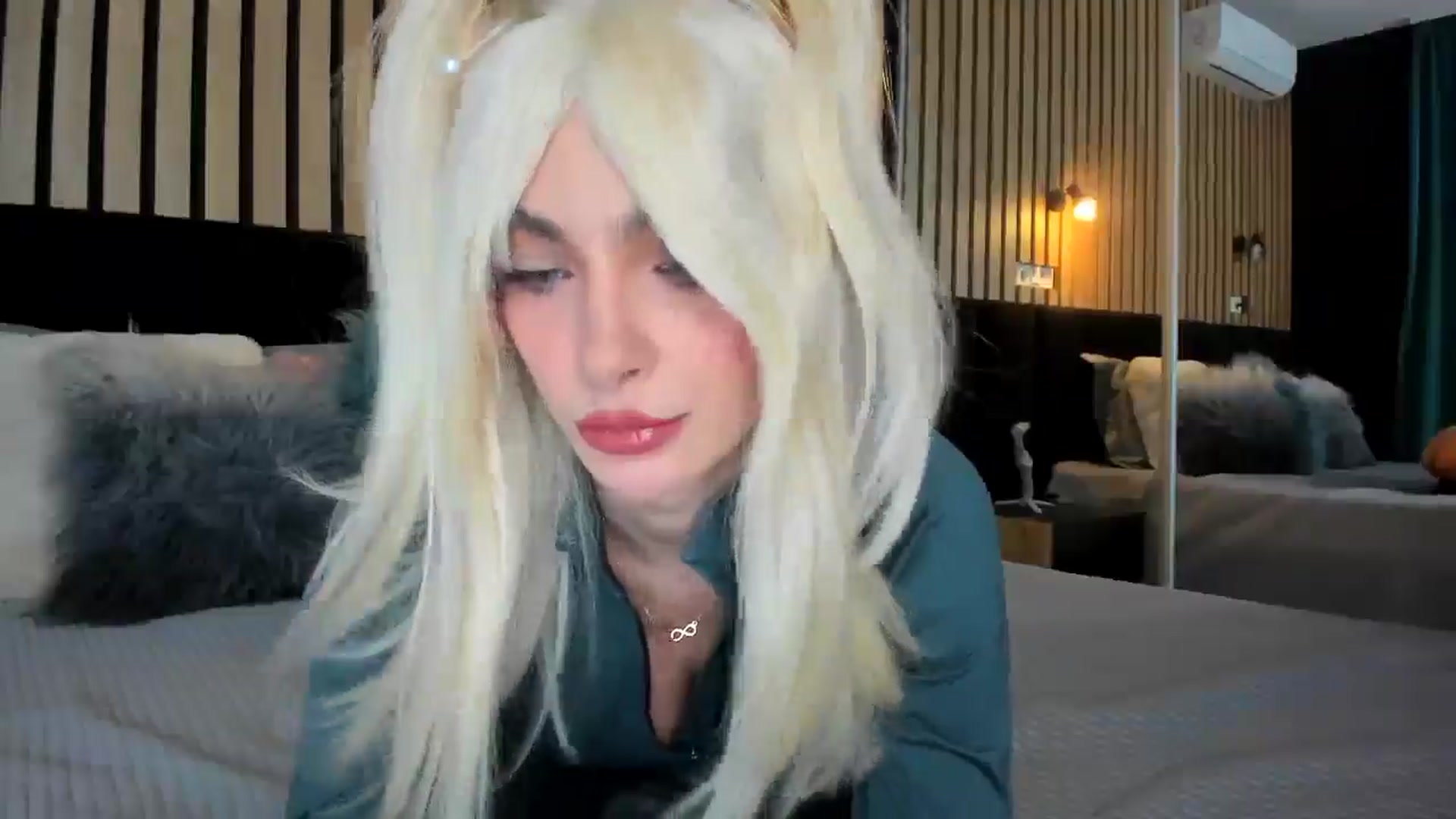 Gallery image thumbnail from lady_llama's myfreecams stream on, 03/03/2025, 17:18 image 10 of 20
