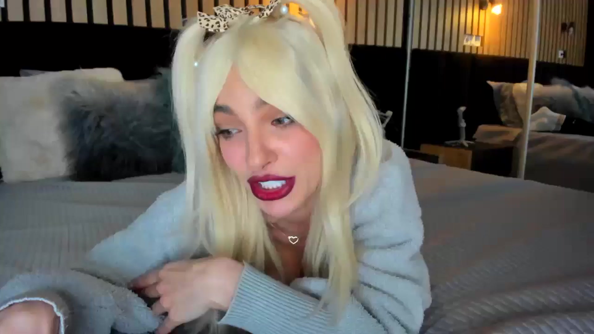 Gallery image thumbnail from lady_llama's myfreecams stream on, 03/04/2025, 17:05 image 17 of 20