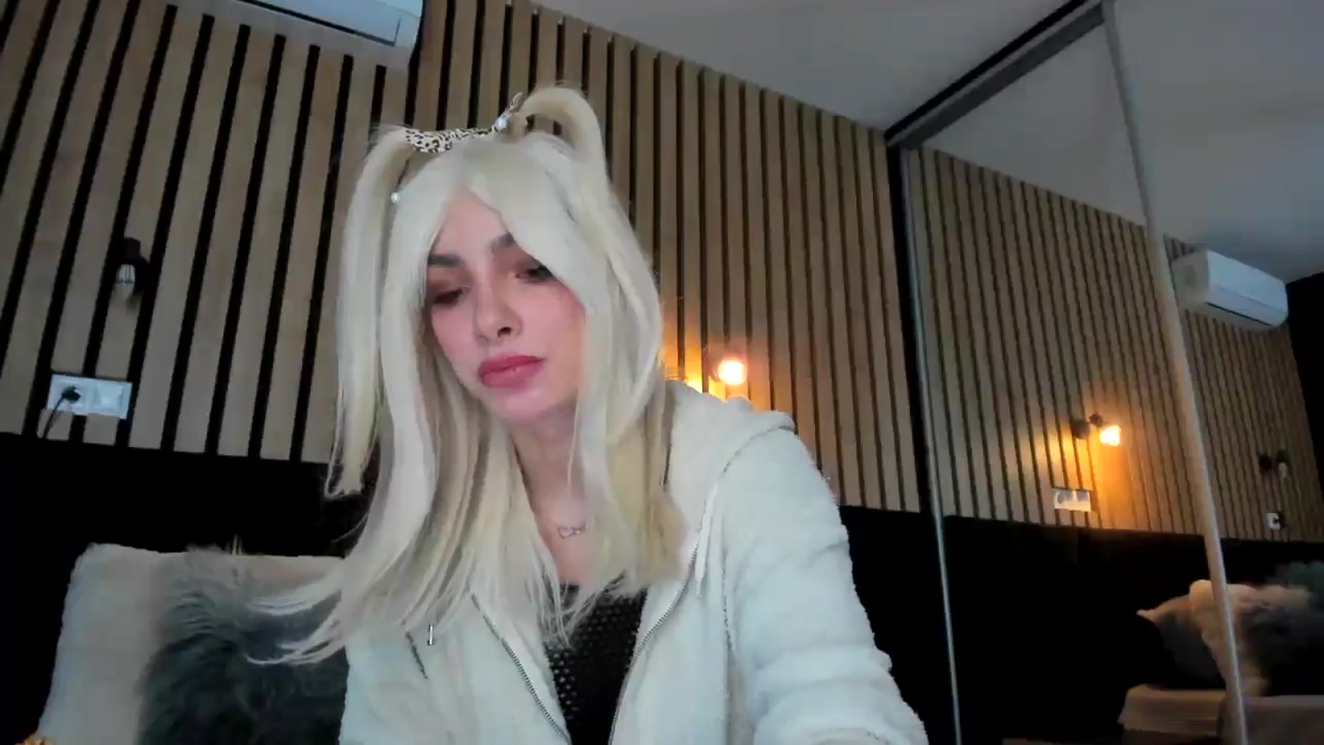 Gallery image thumbnail from lady_llama's myfreecams stream on, 03/05/2025, 17:27 image 19 of 20