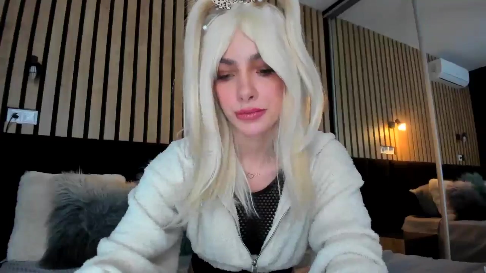 Gallery image thumbnail from lady_llama's myfreecams stream on, 03/05/2025, 17:27 image 20 of 20