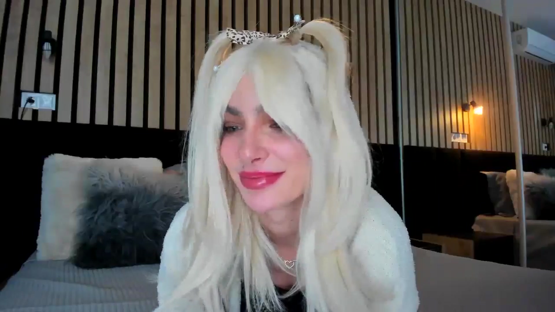 Gallery image thumbnail from lady_llama's myfreecams stream on, 03/05/2025, 17:27 image 4 of 20